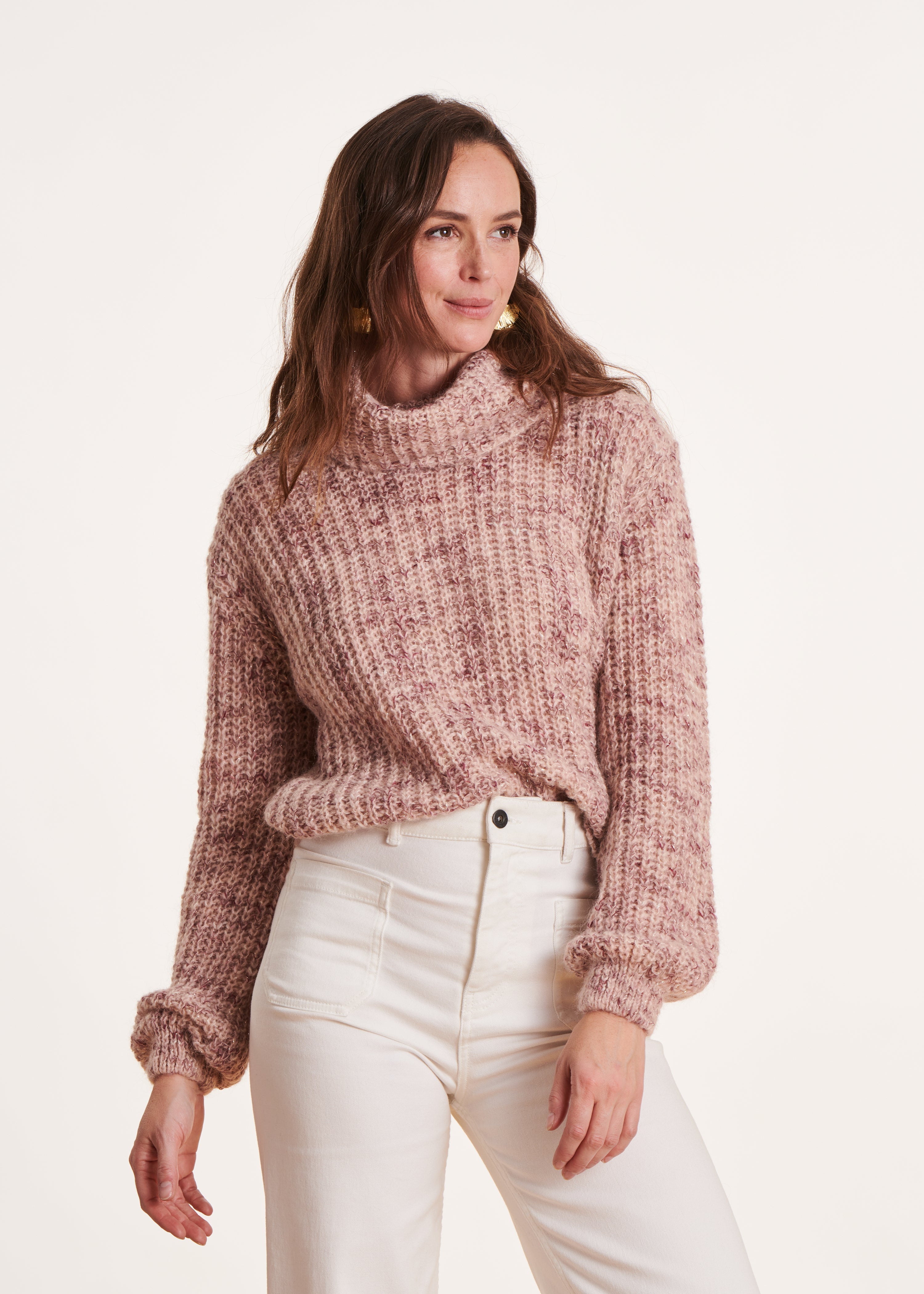 Pull rose pâle maille irisée col boule