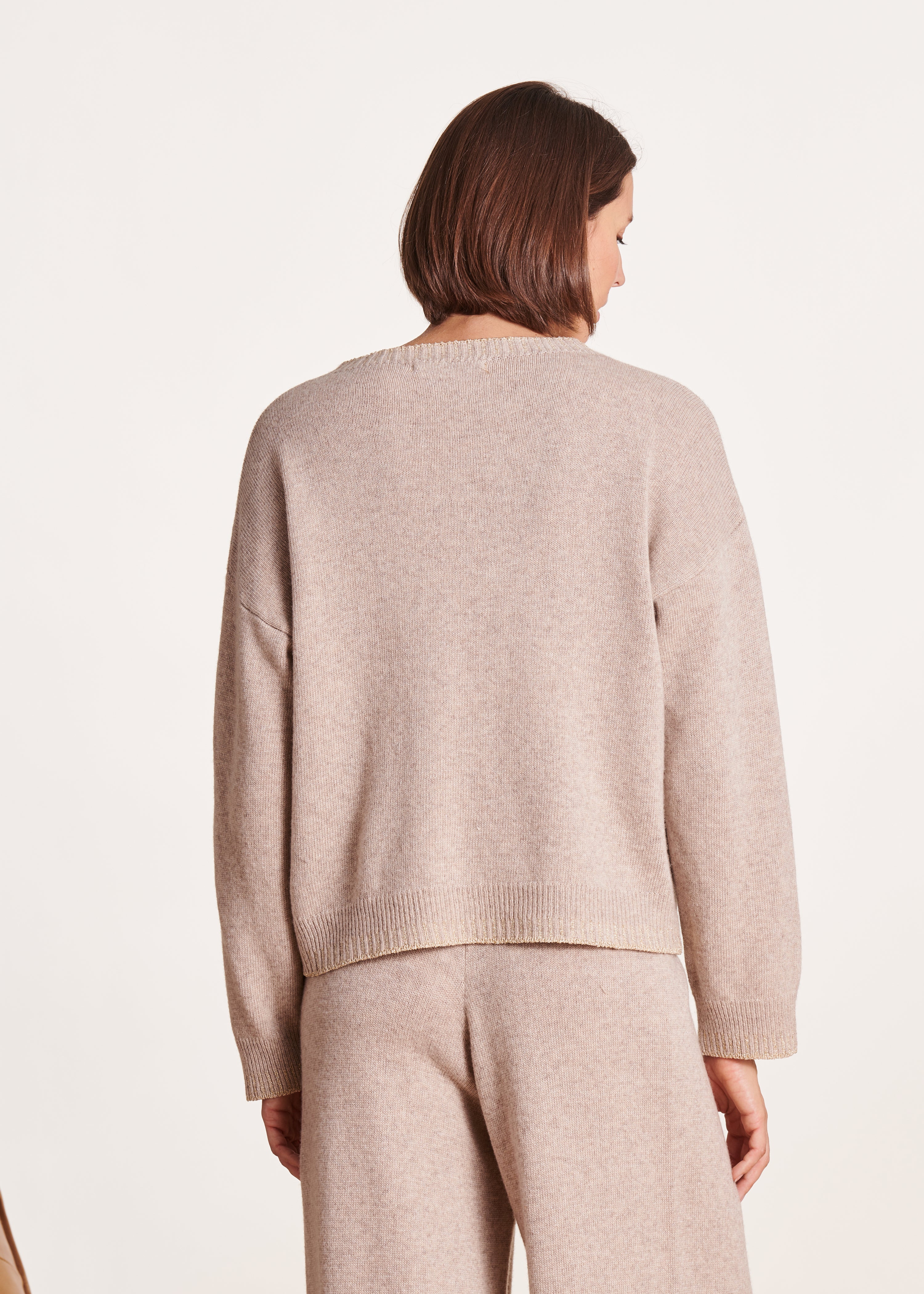 Loose beige jumper in soft knit with boat neckline