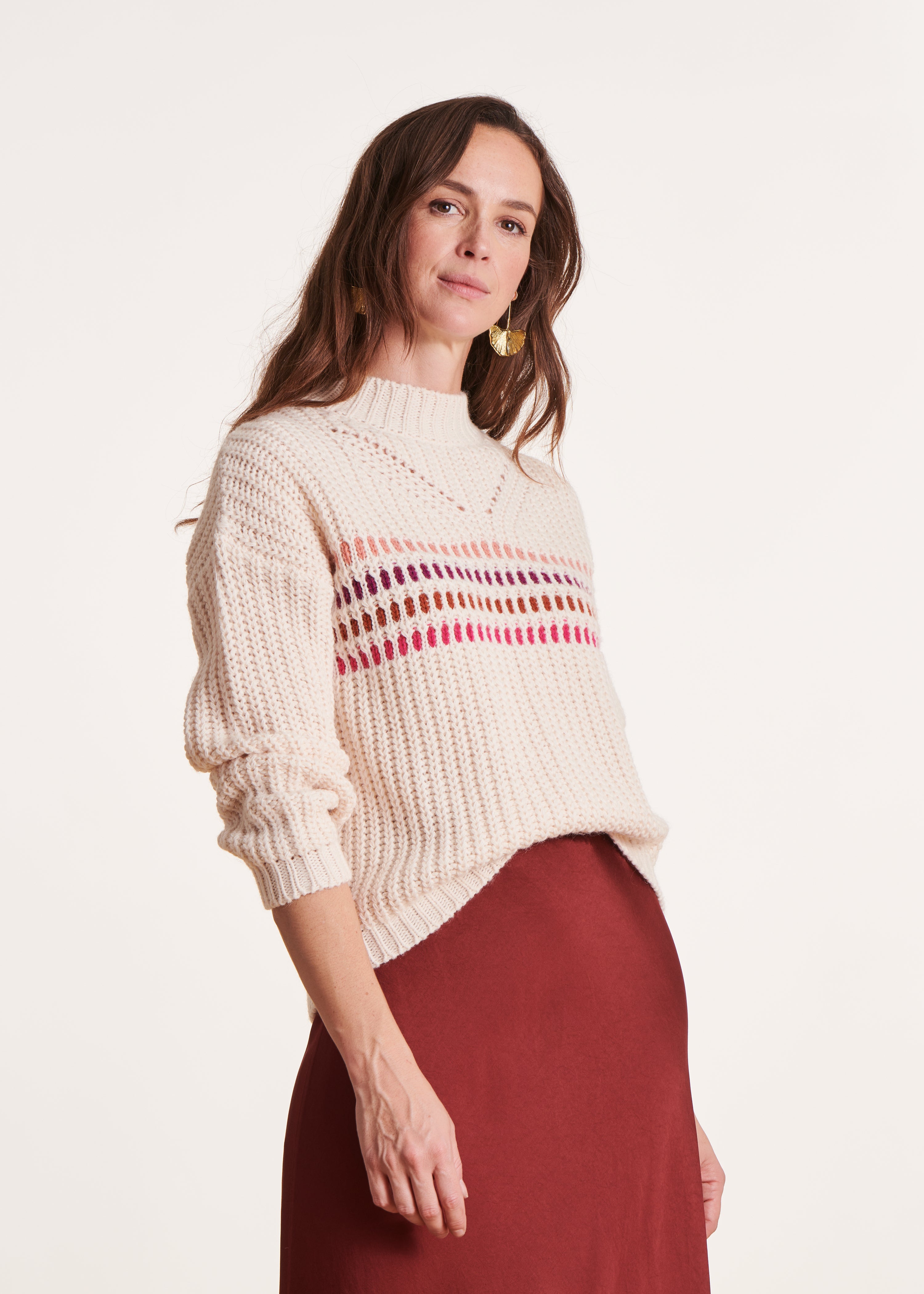 Short ecru sweater with high collar