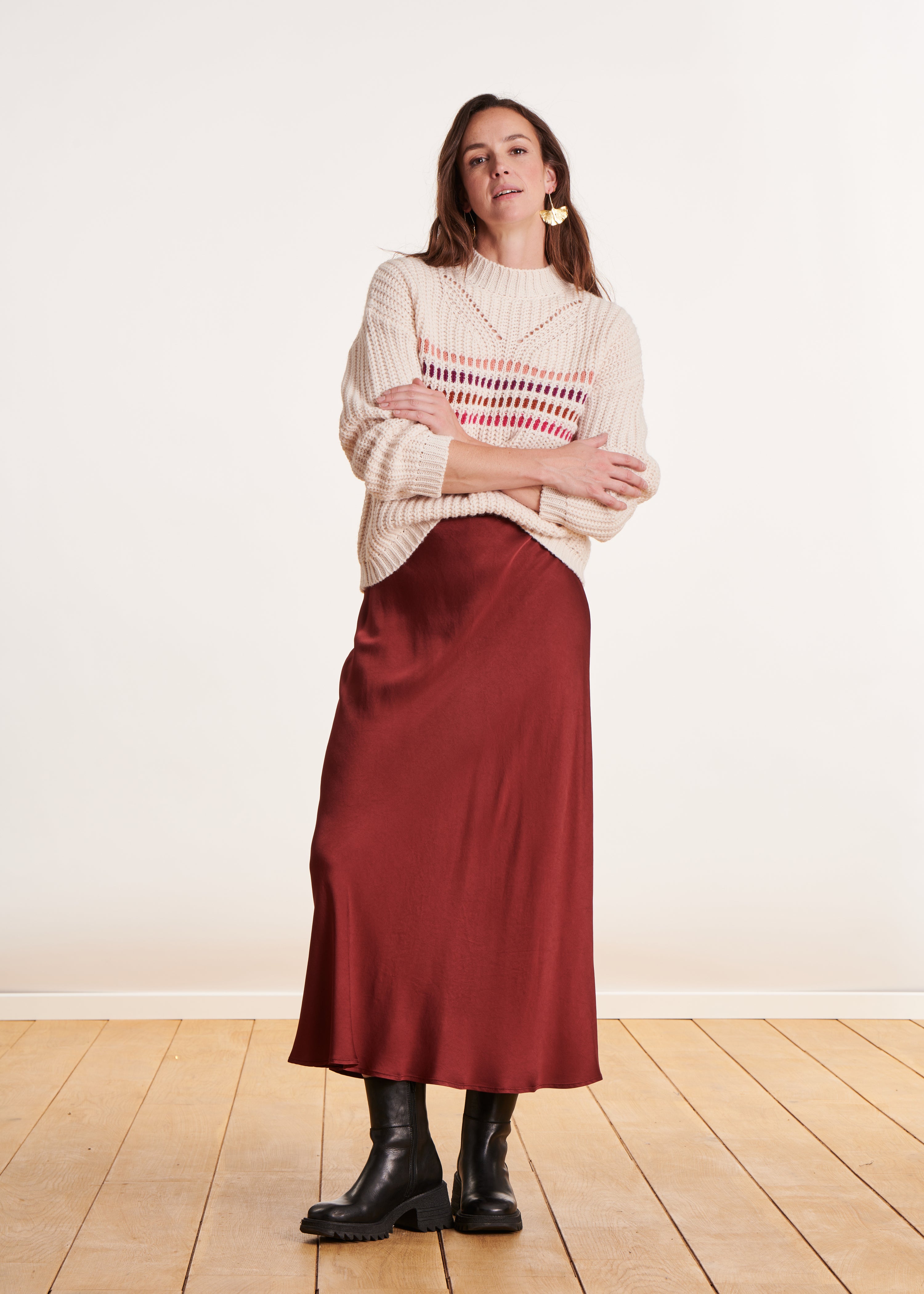 Short ecru sweater with high collar