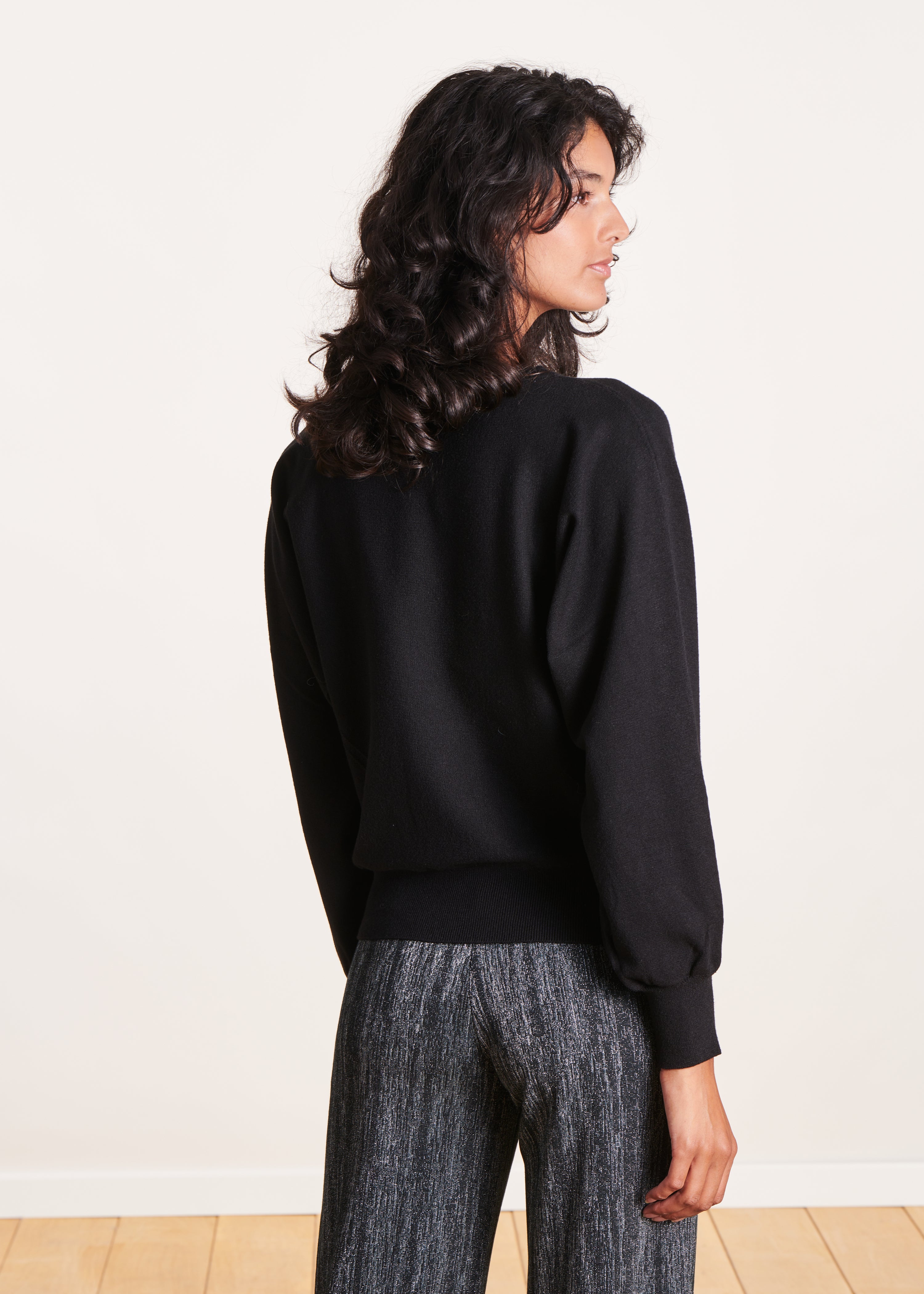 Pull noir maille fine