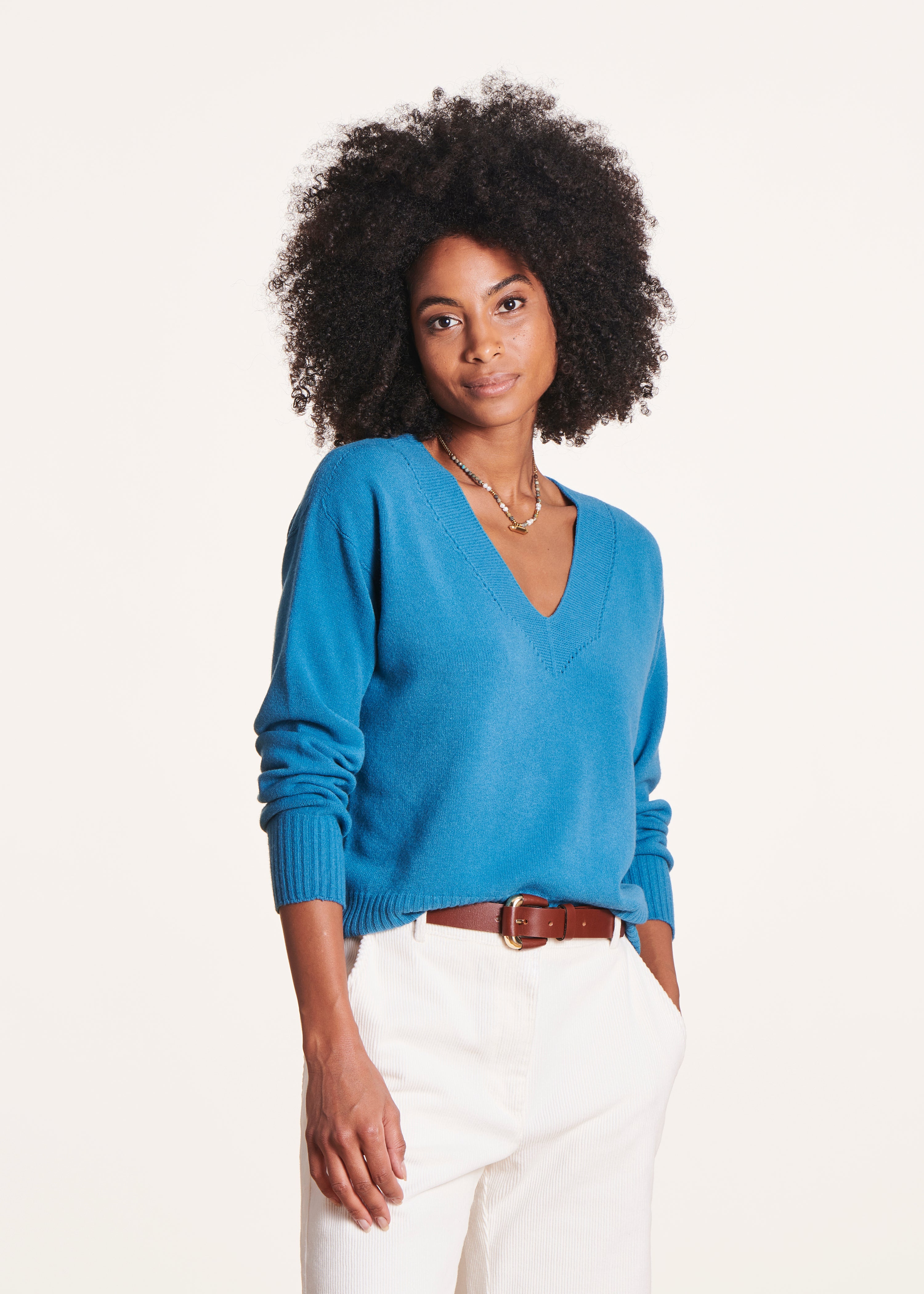 Pull bleu en laine col V