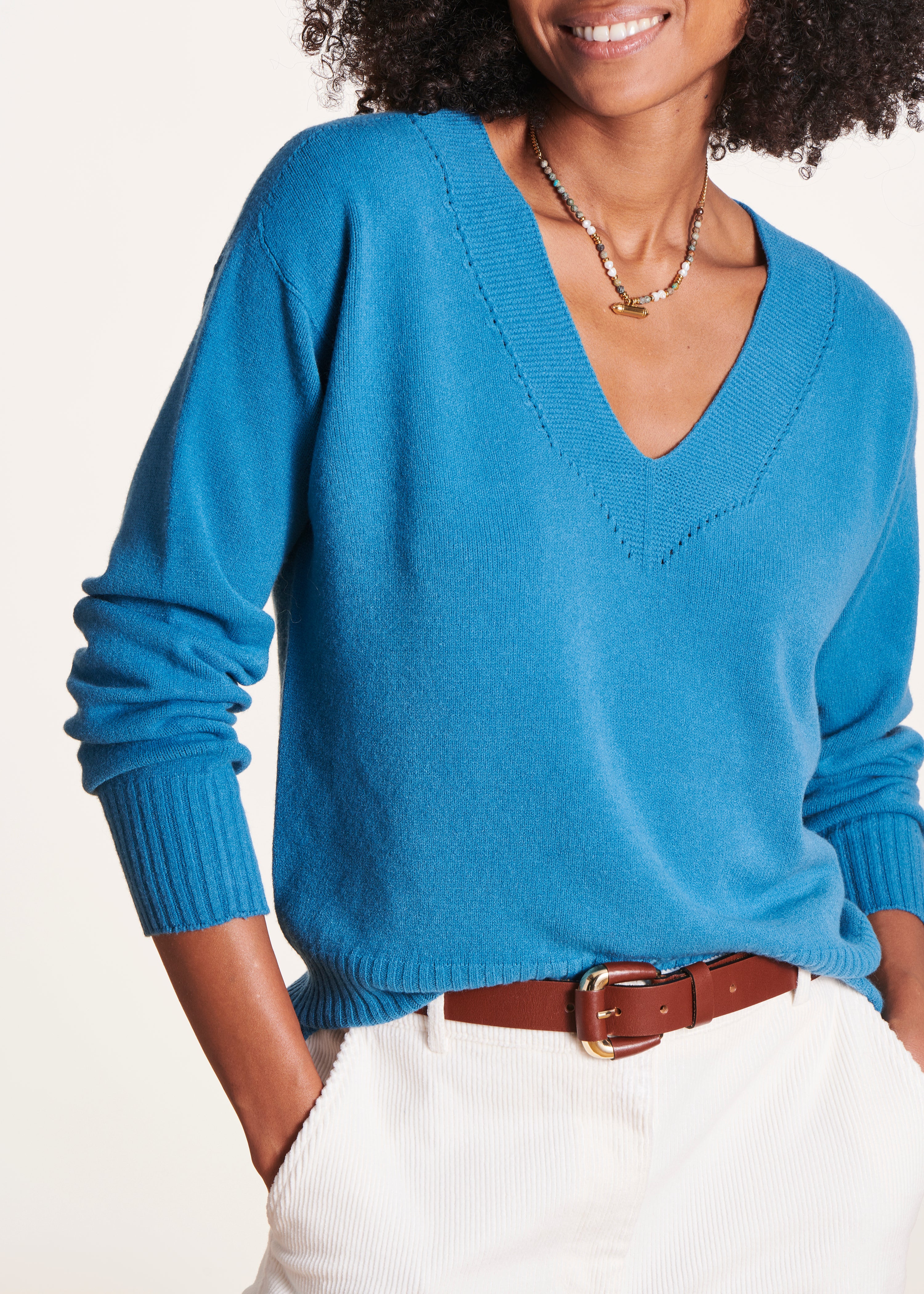 Pull bleu en laine col V