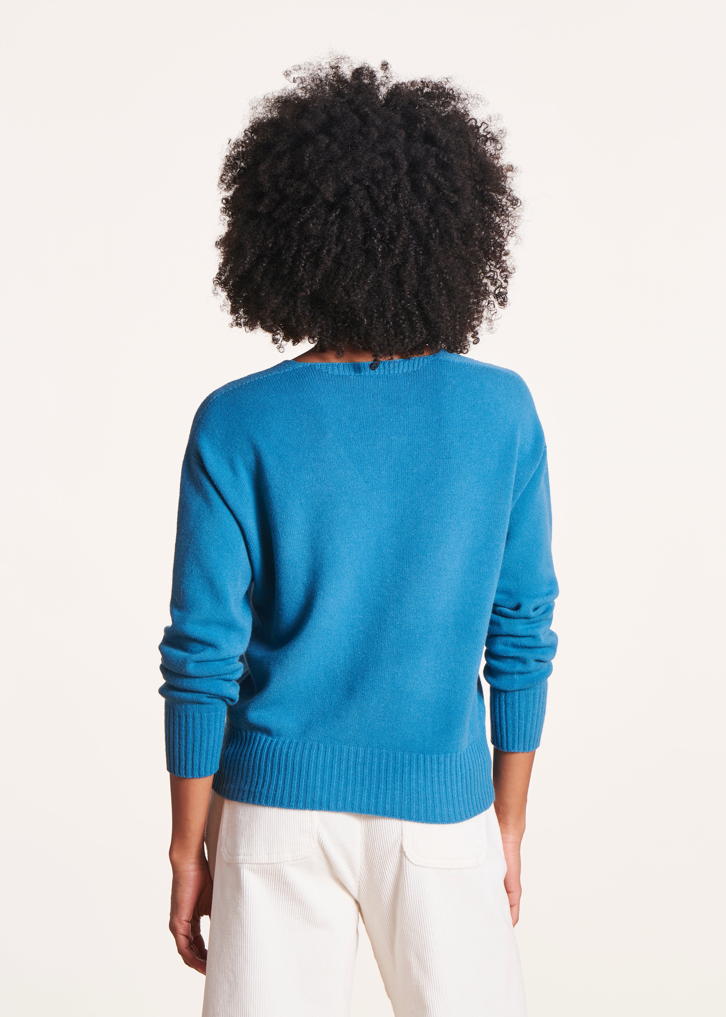 Pull bleu en laine col V