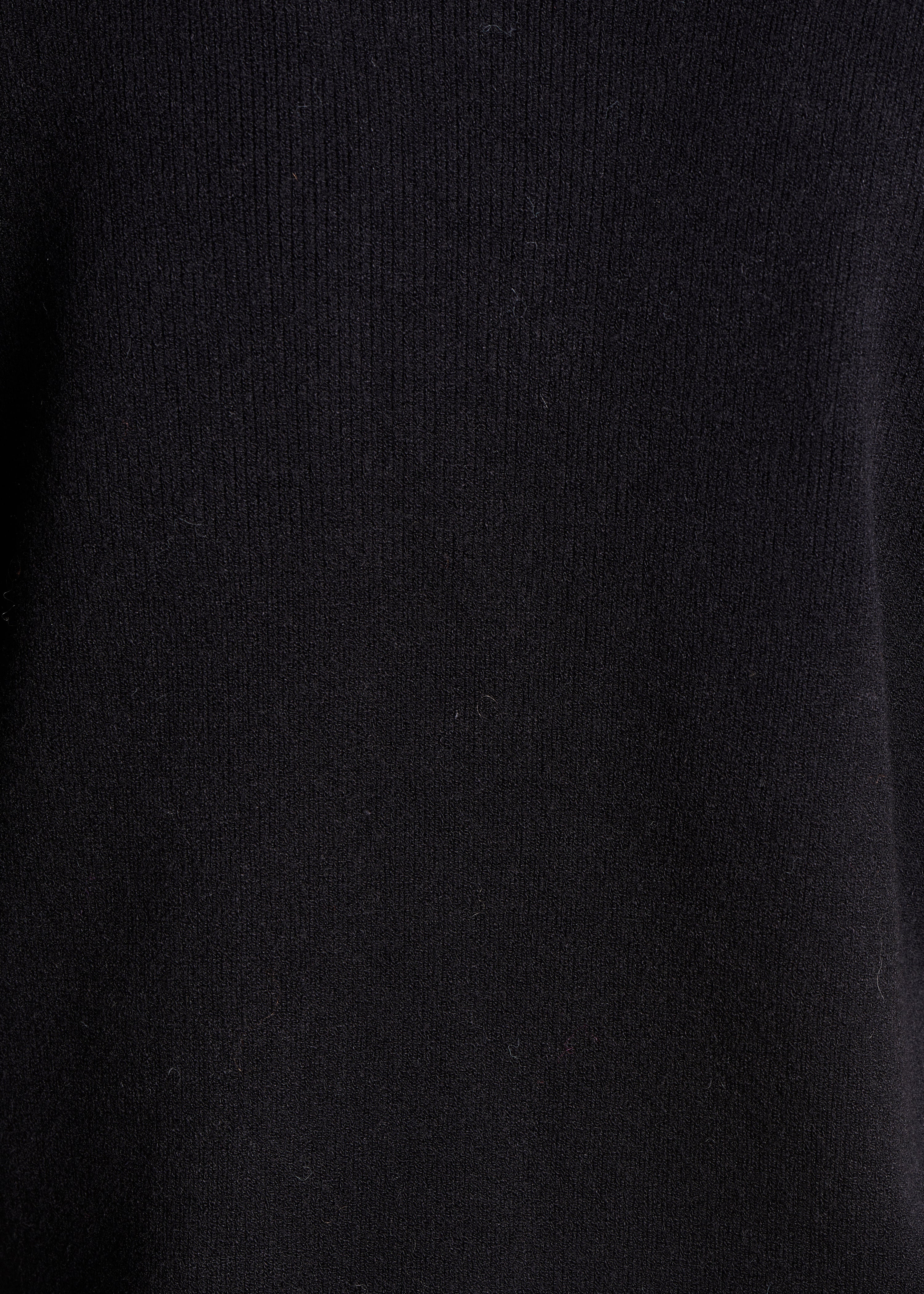 Straight black V-neck jumper