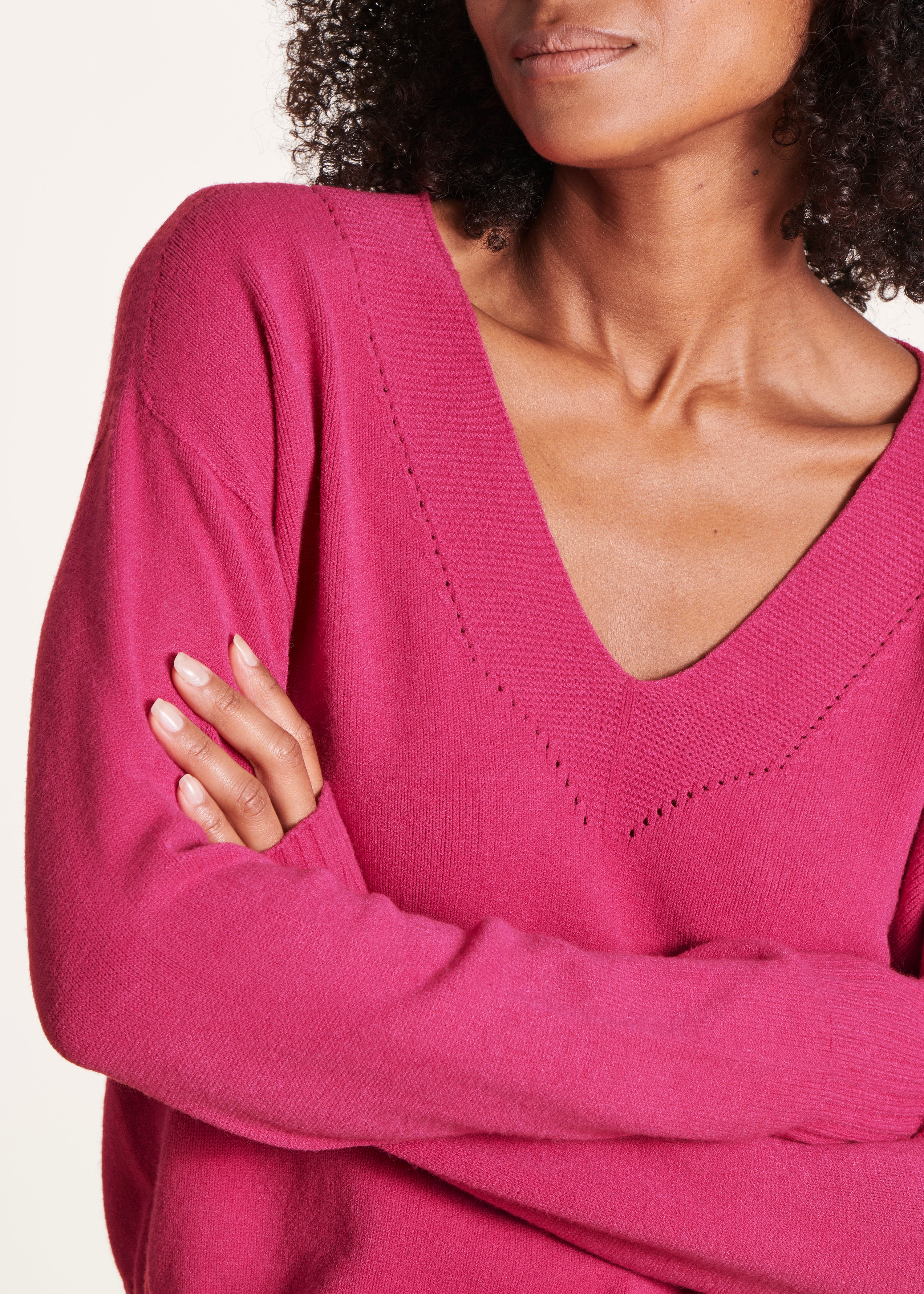 Gerade geschnittener Pullover mit V-Ausschnitt in Fuchsia-Pink