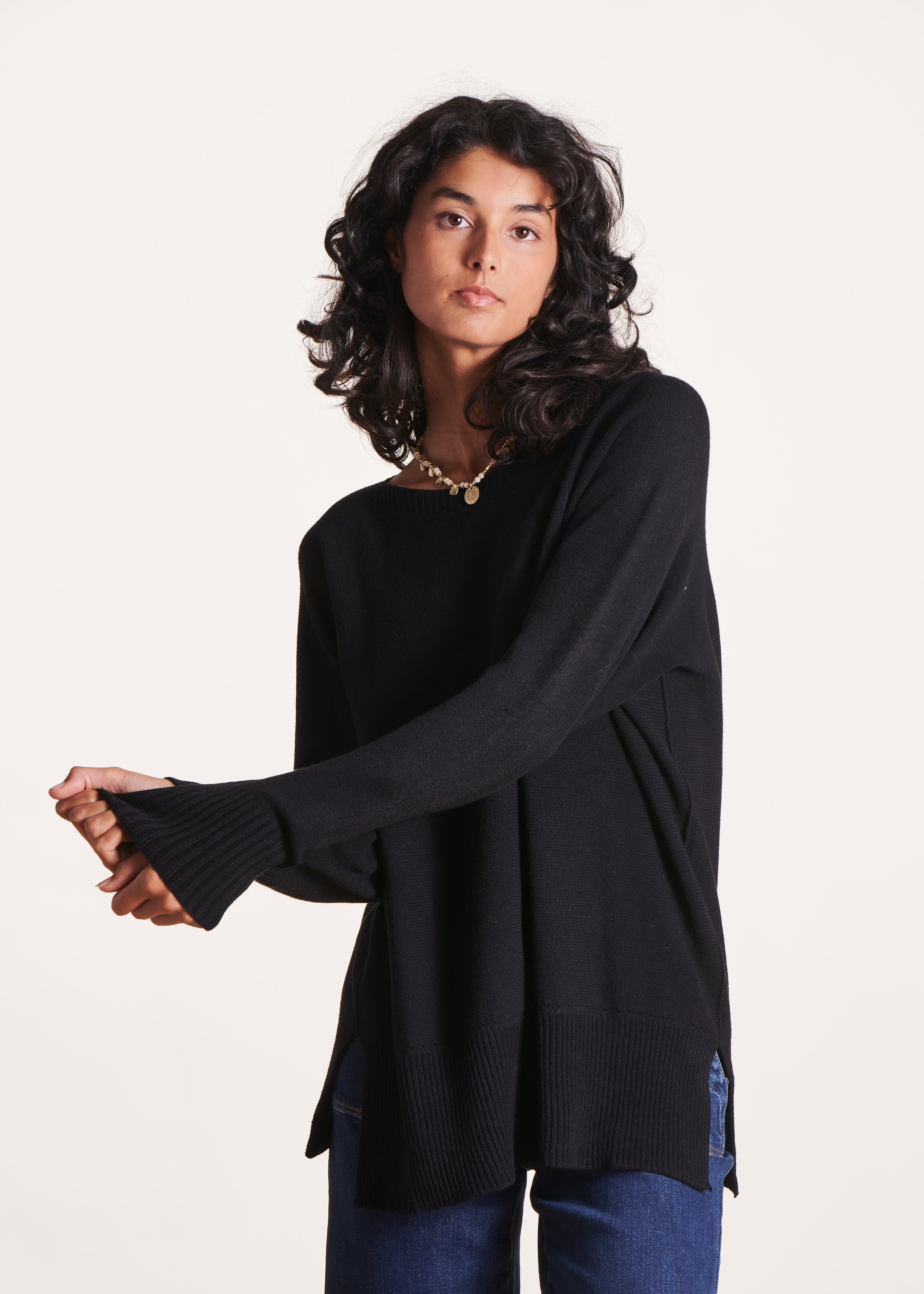 Pull black oversize encolure bateau