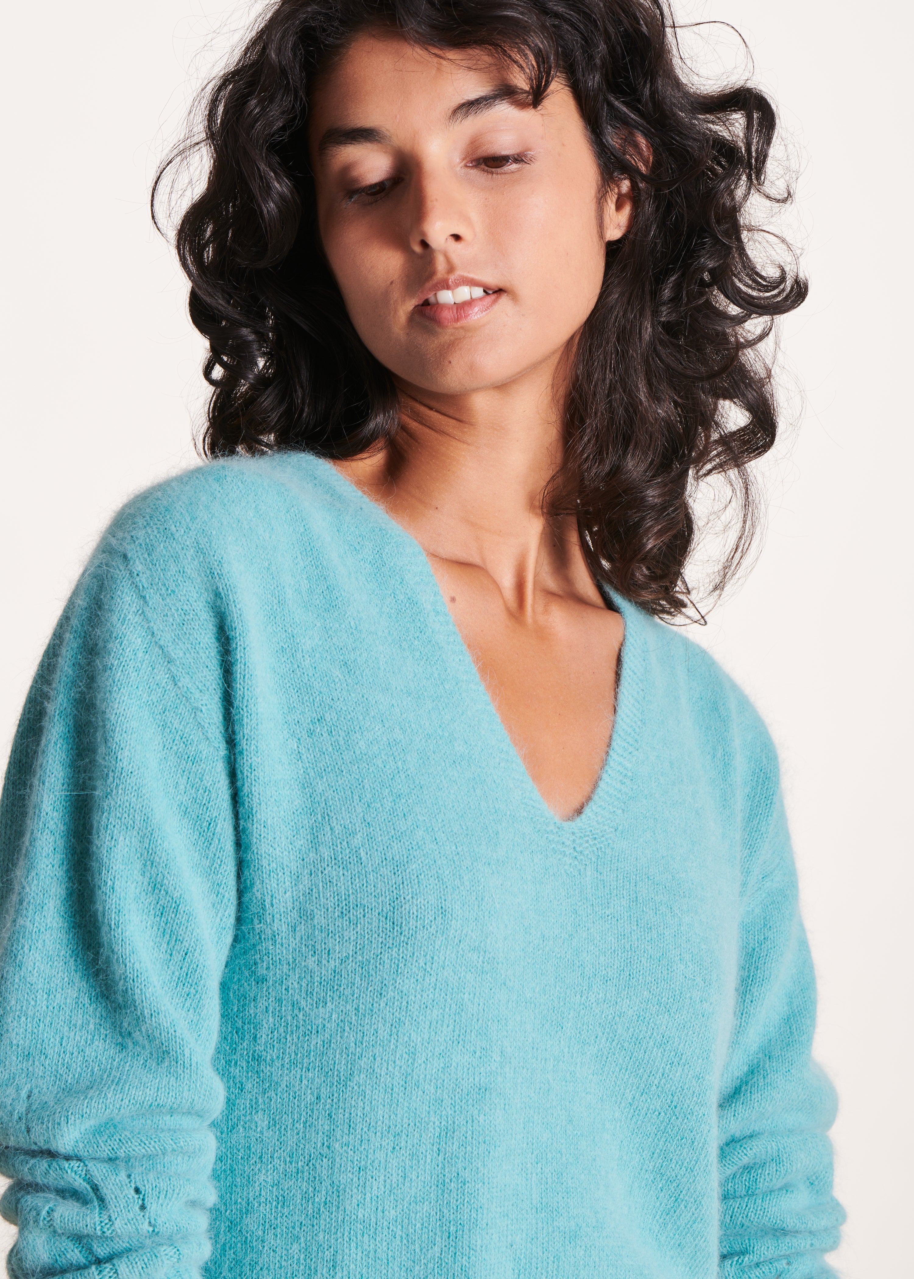 Mintgroene korte angora trui met V-hals