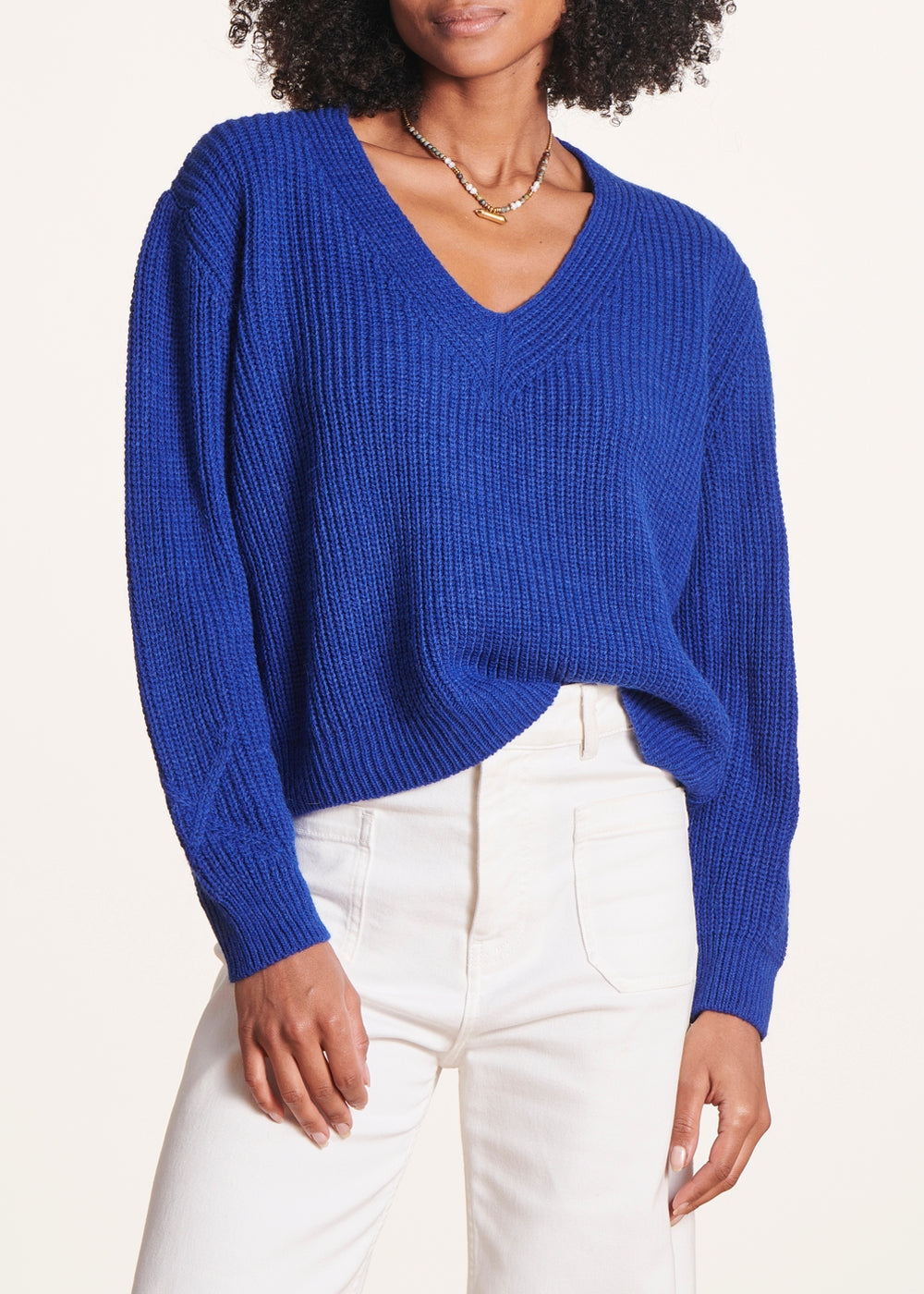 Blauer, kurzer Pullover mit V-Ausschnitt