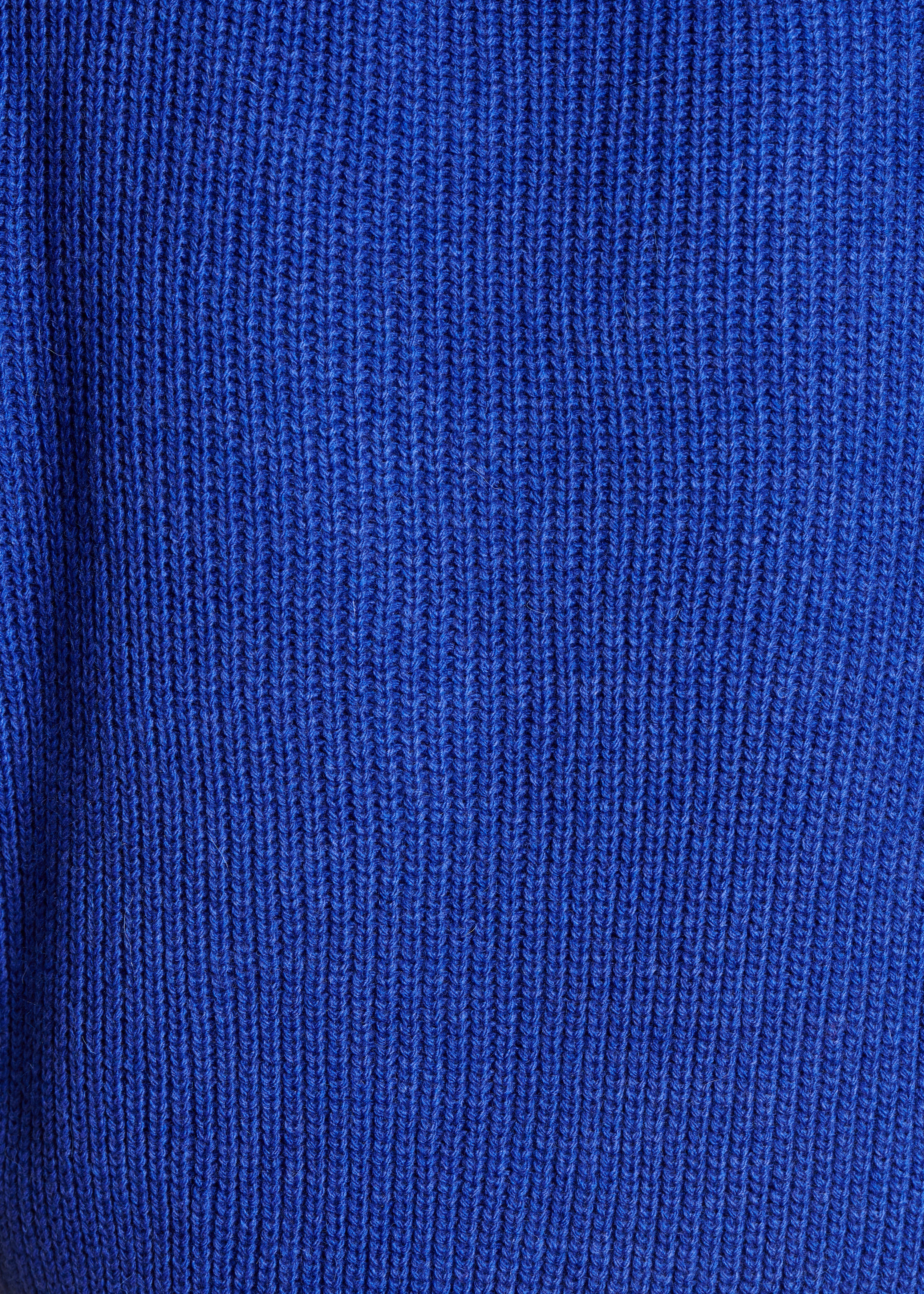 Short blue V-neck sweater