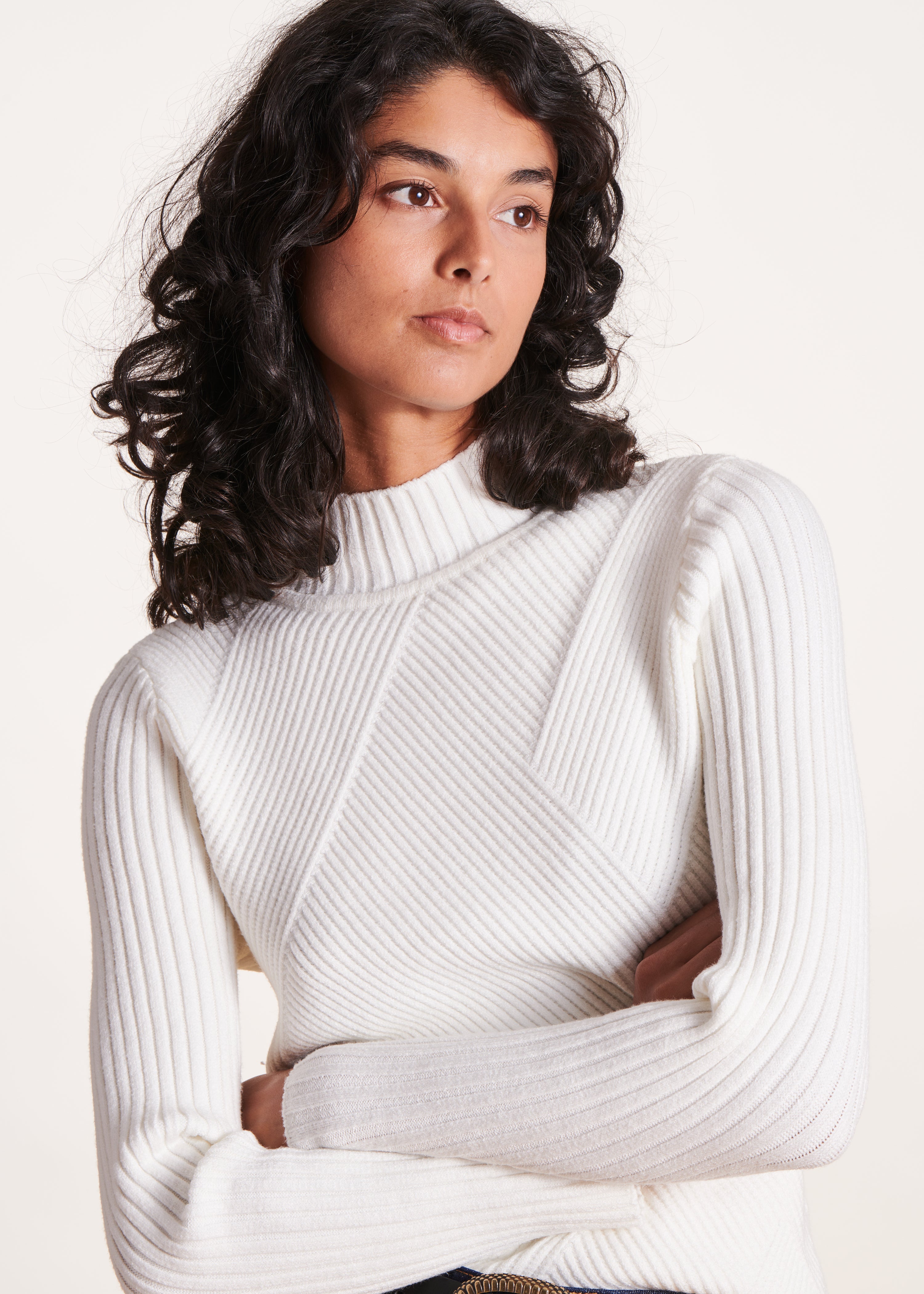 Ecru ribbed jumper with stand-up collar