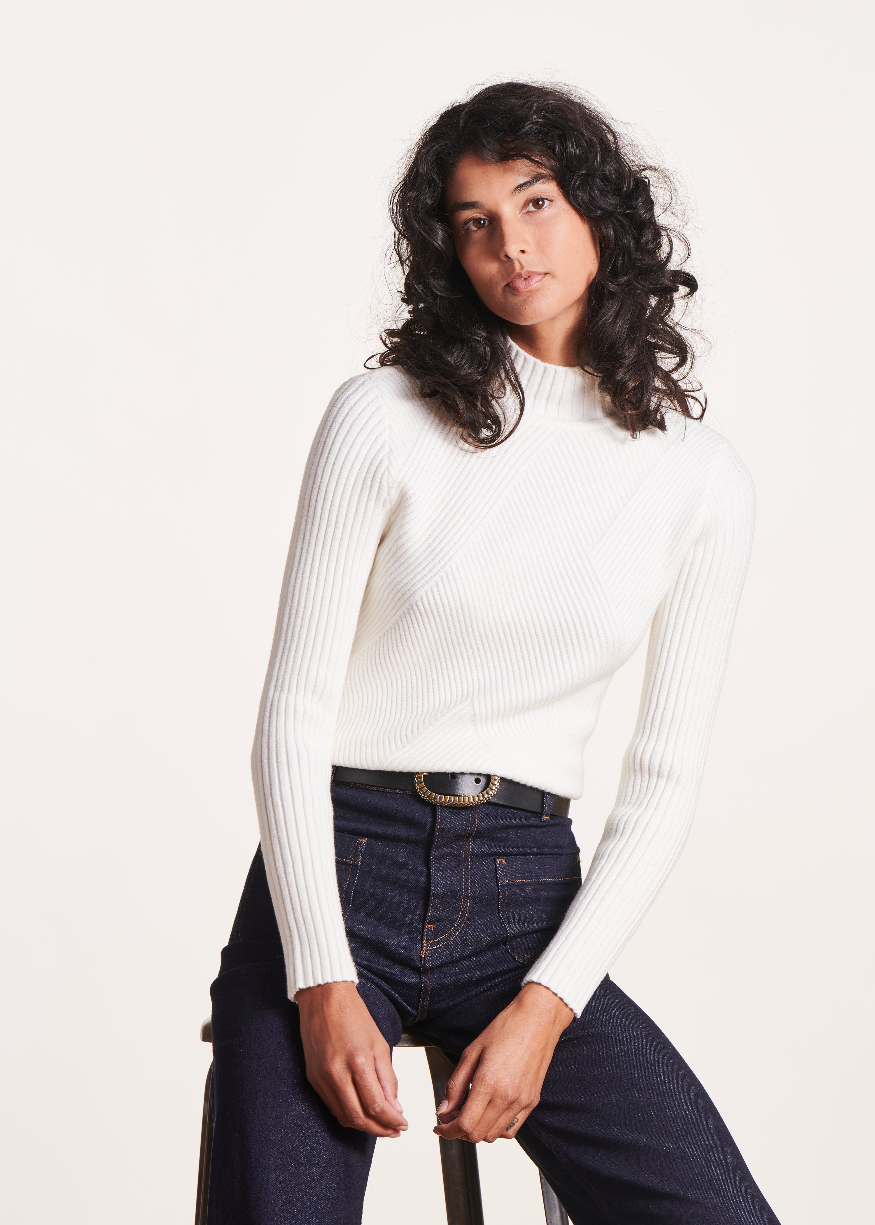 Ecru ribbed jumper with stand-up collar