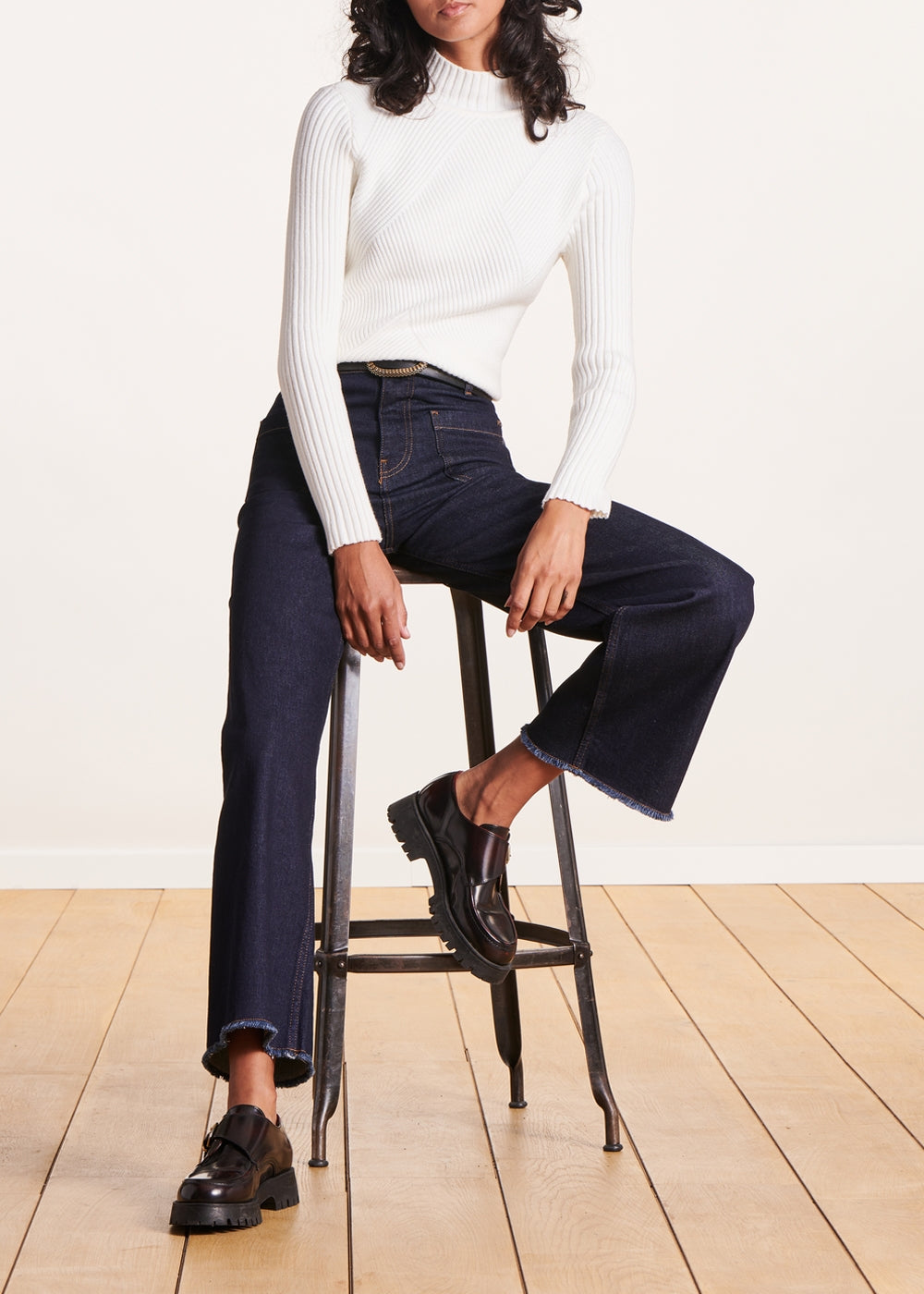 Ecru ribbed jumper with stand-up collar