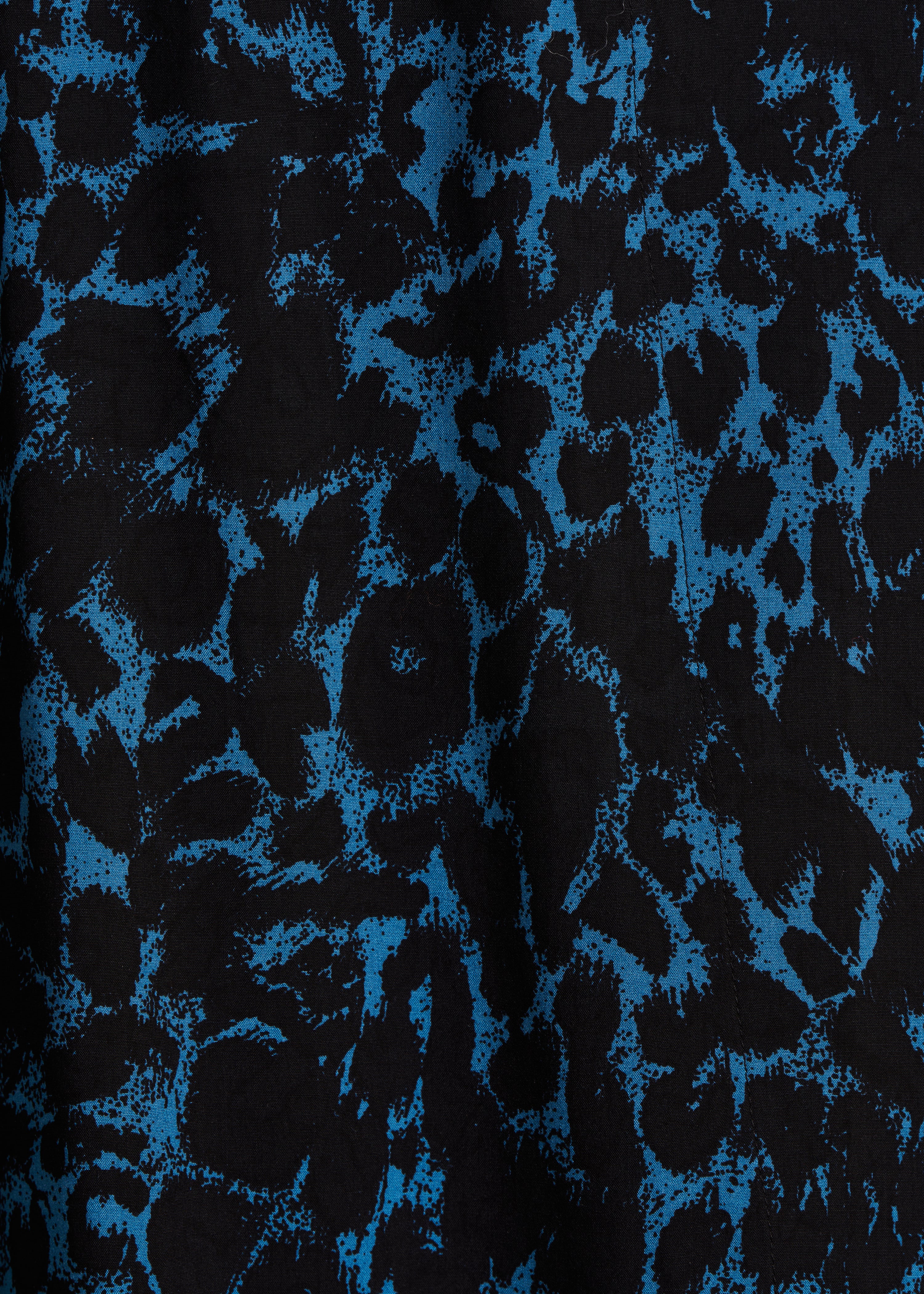 Vestido longo preto e azul com estampa animal print