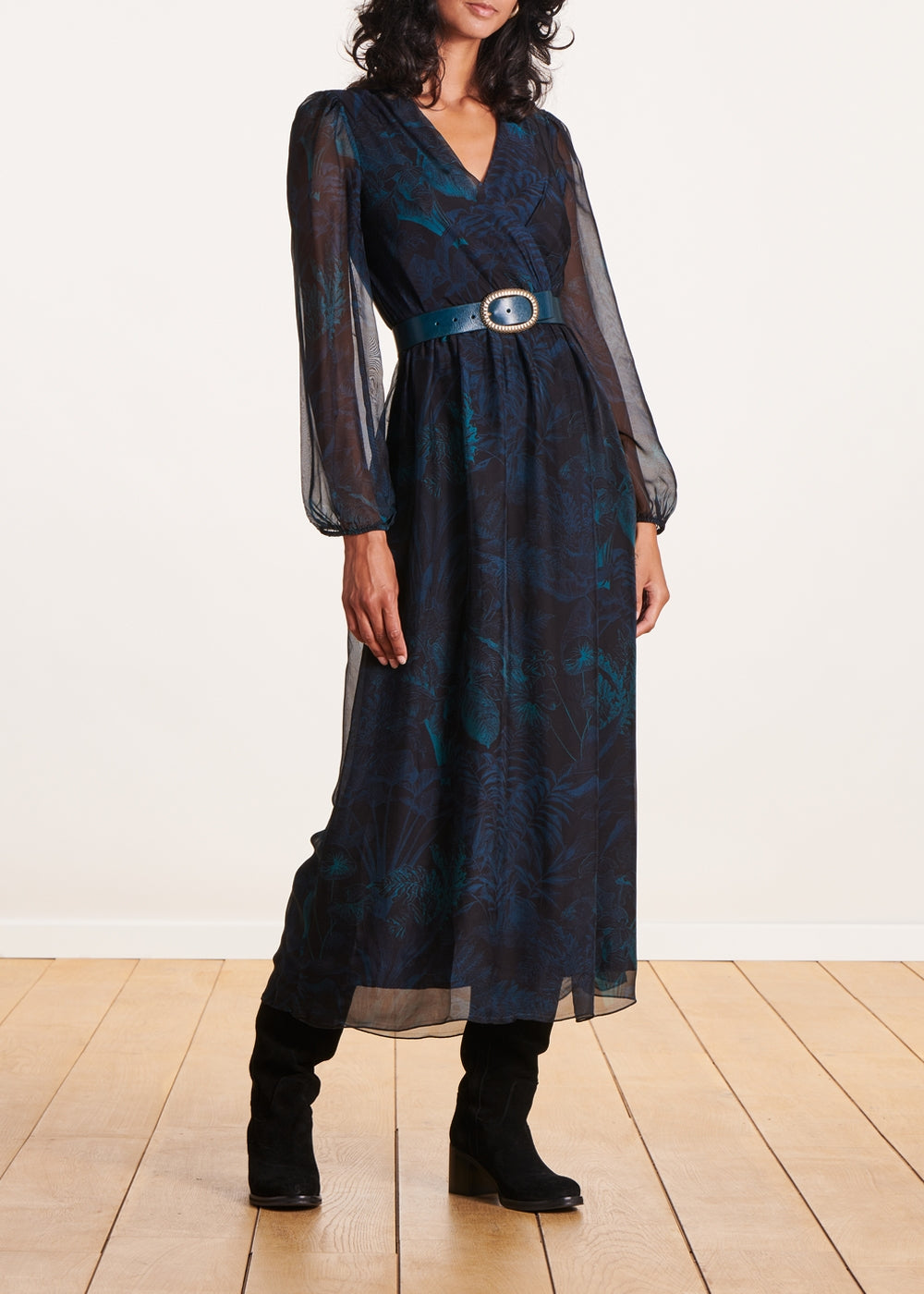 Maxi abito in voile stampato nero e blu
