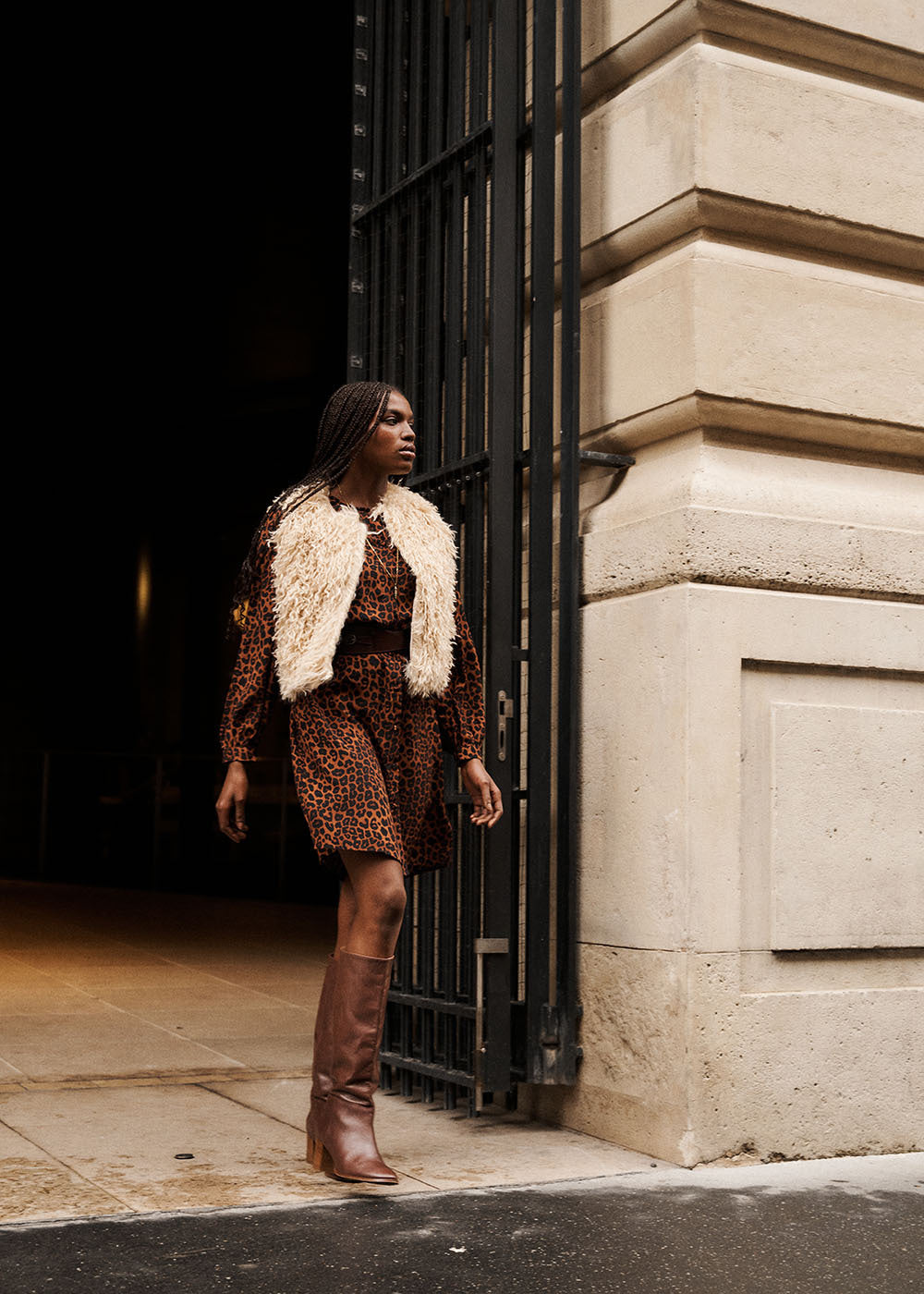 Vestido curto com estampa de leopardo