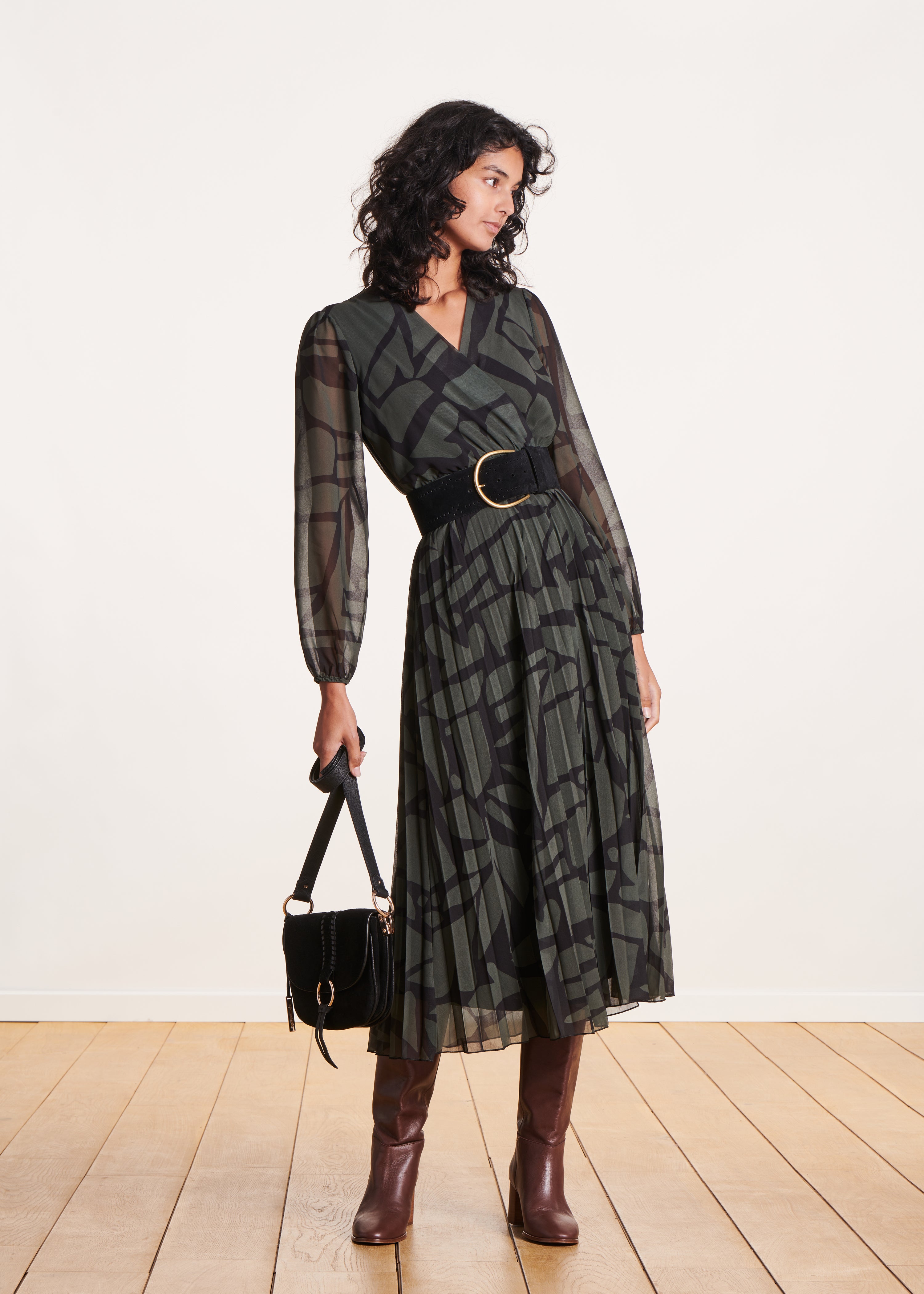 Pleated long dress in khaki and black print voile