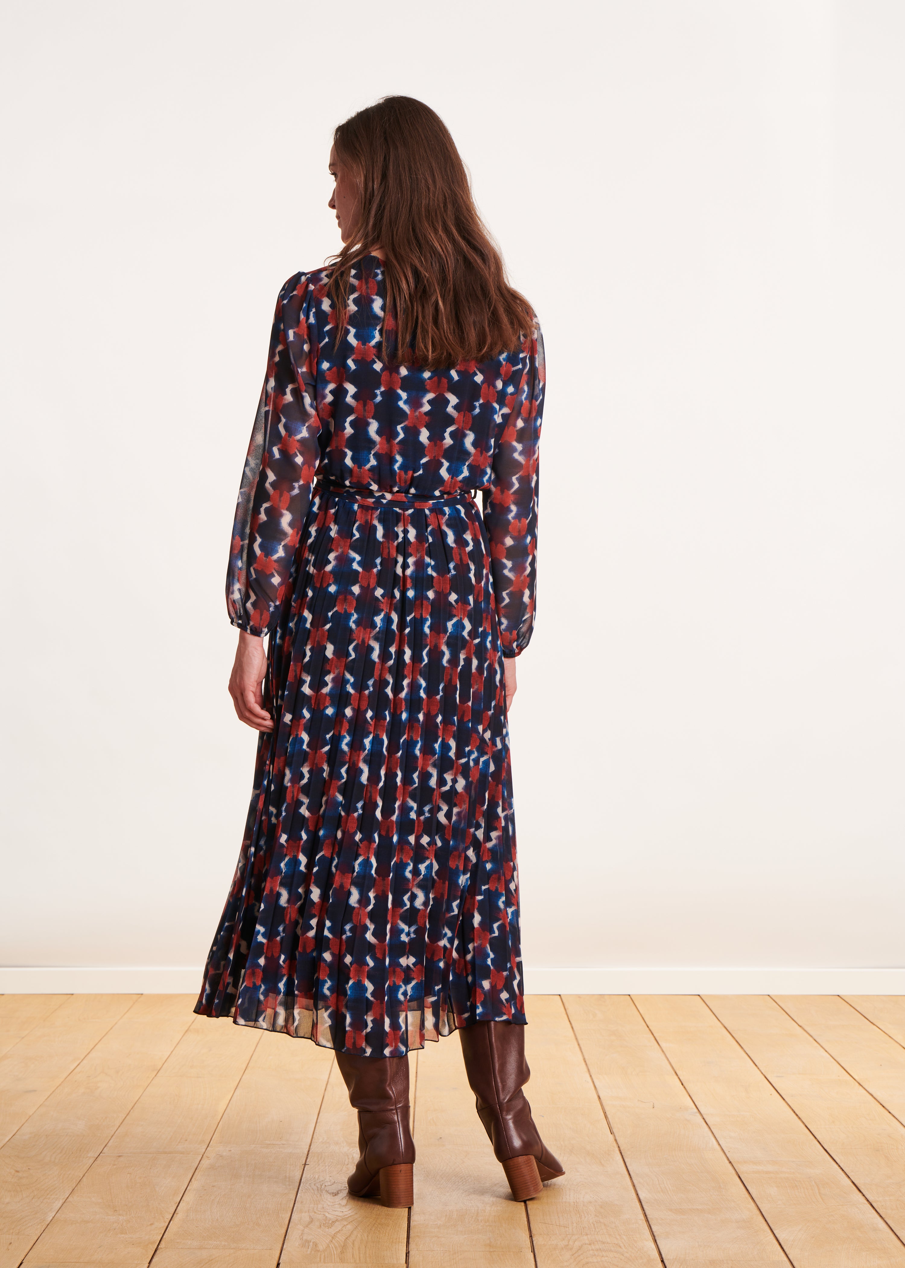 Robe longue plissée cache-cœur à imprimé