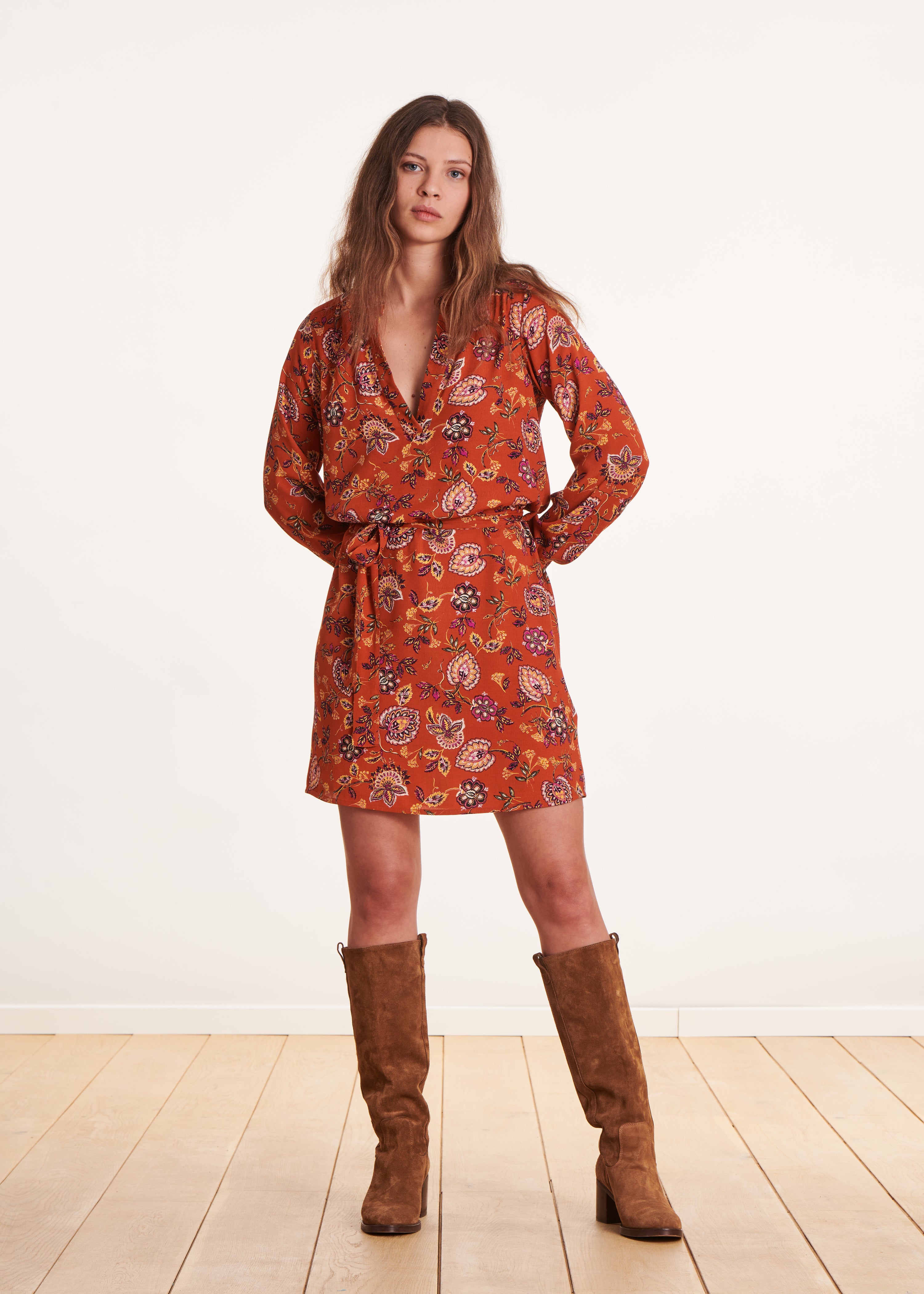 Robe courte orange à imprimé floral La Fée Maraboutée