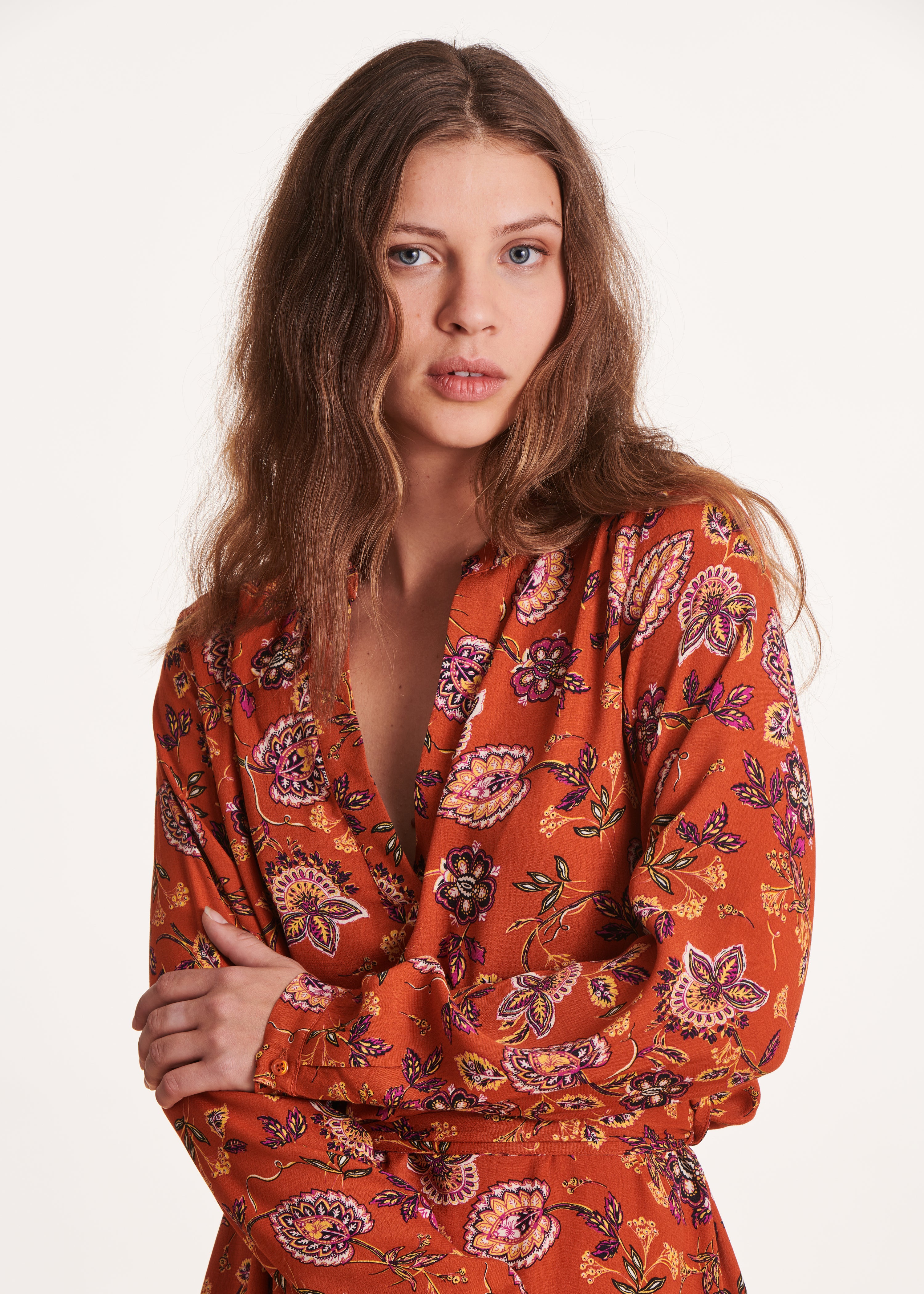 Robe courte orange à imprimé floral