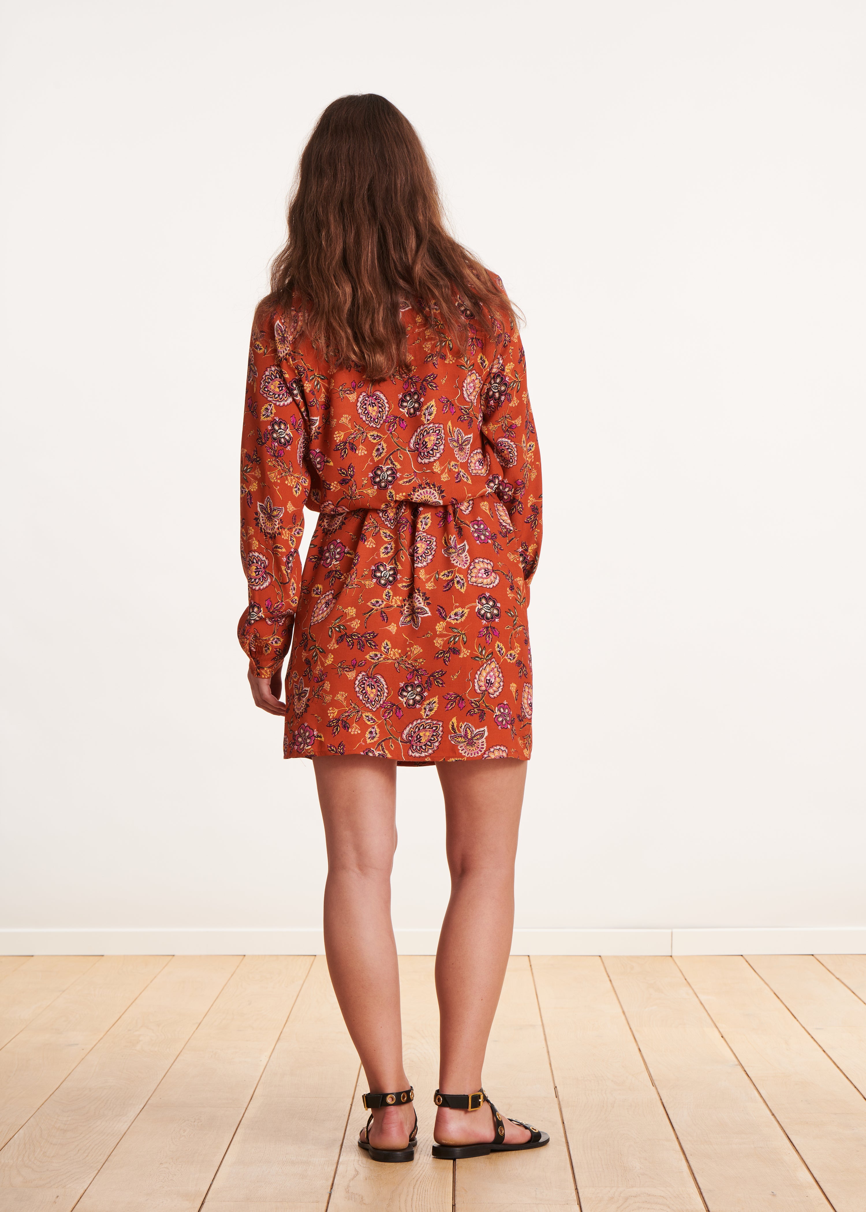 Robe courte orange à imprimé floral