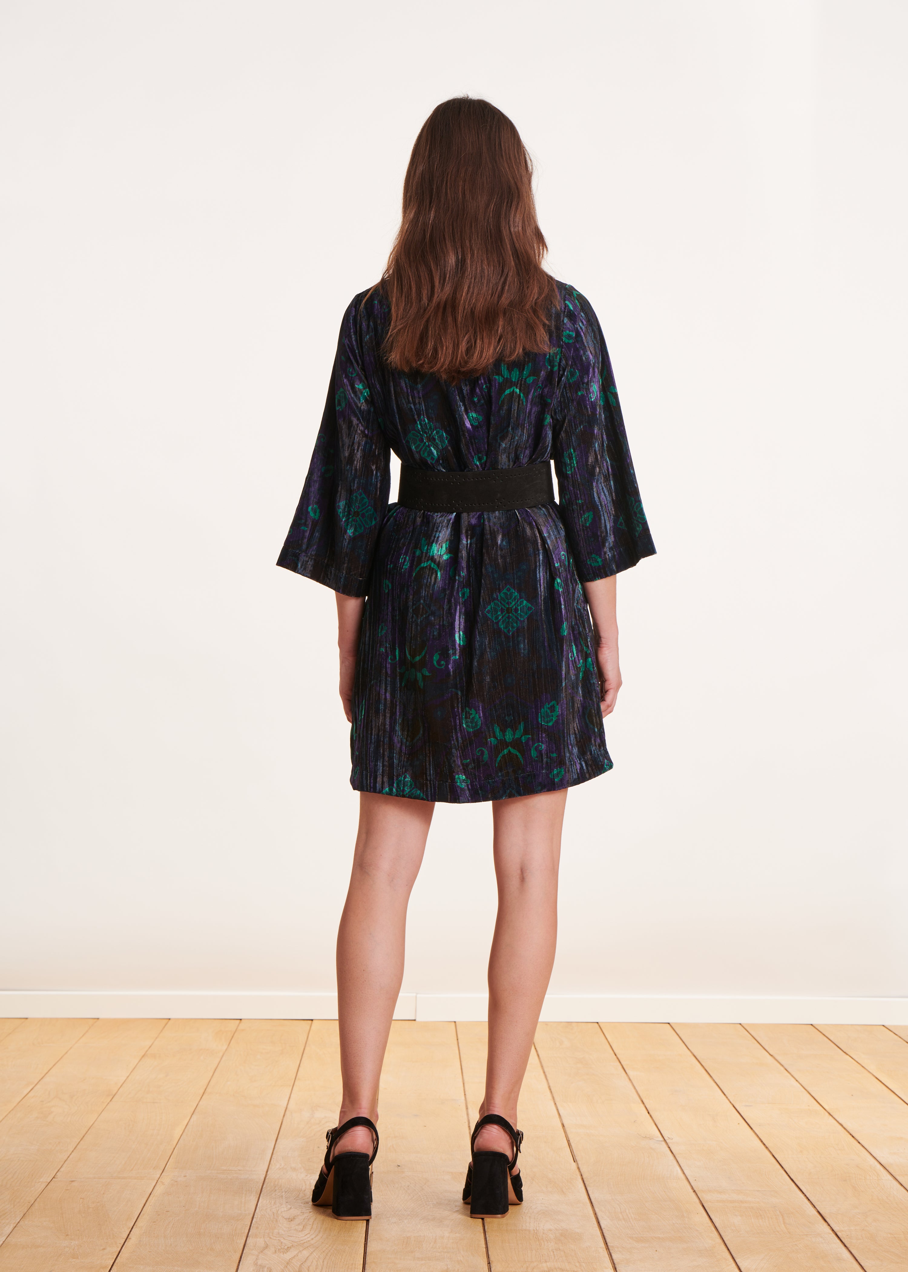 Short trapeze dress in blue and green velvet