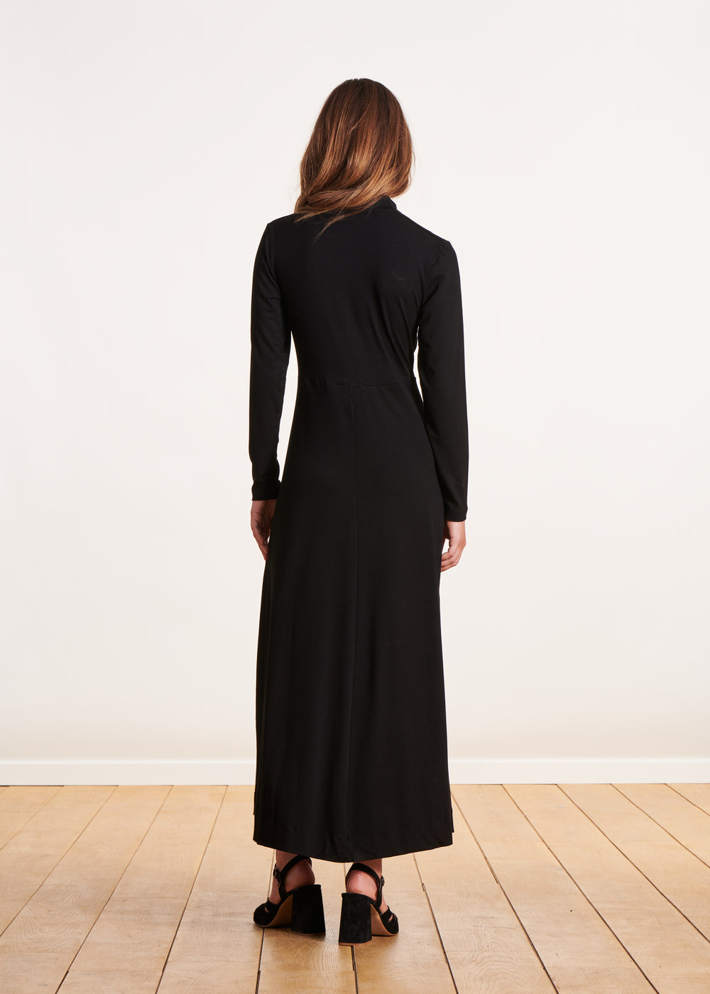 Black fitted V-neck mid-length dress