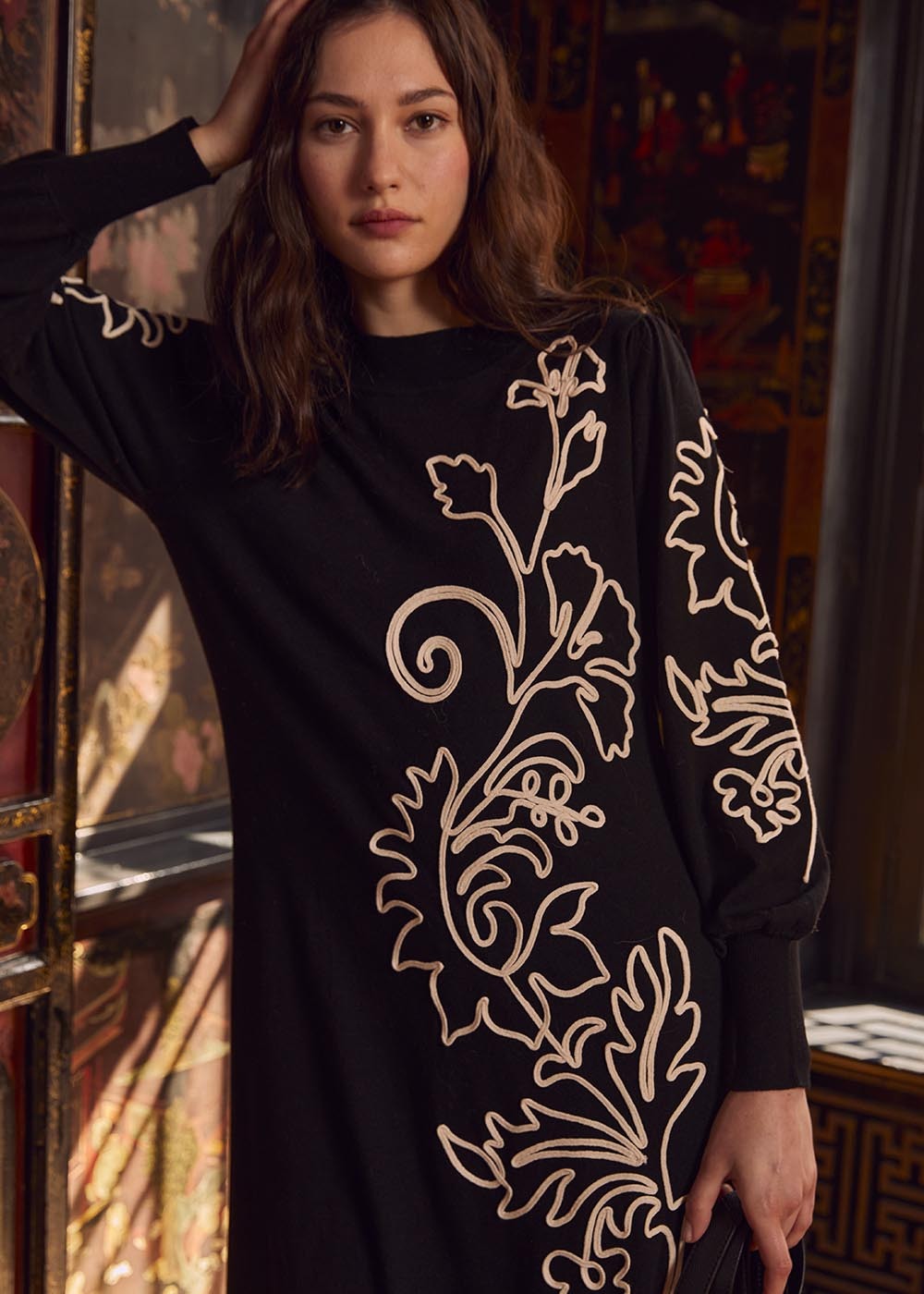 Mid-length black knit dress with flower embroidery