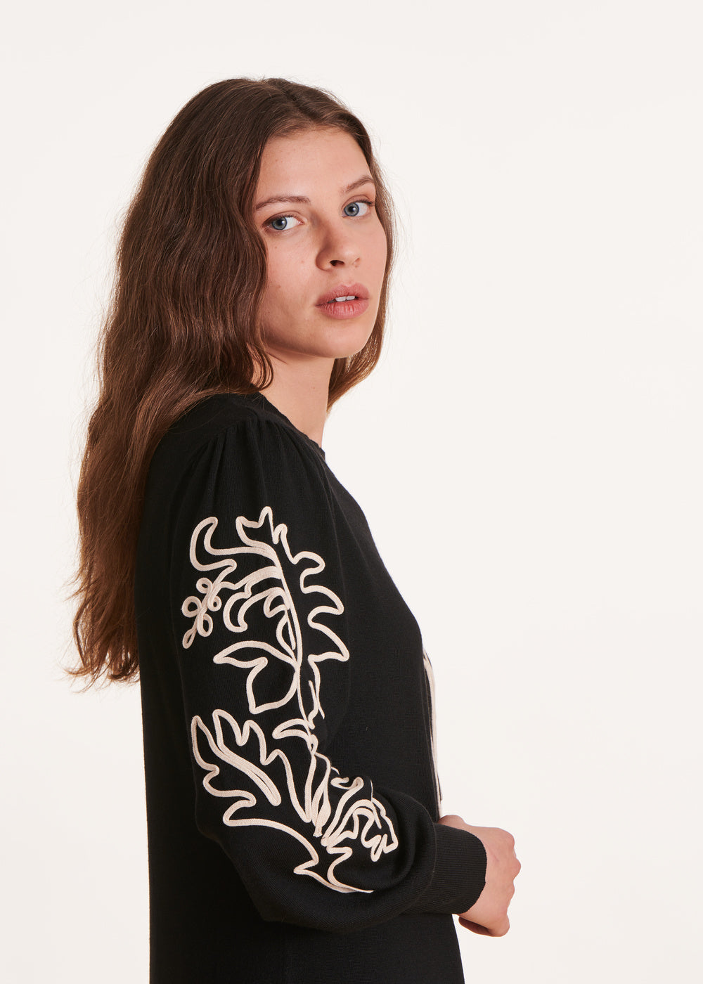 Mid-length black knit dress with flower embroidery