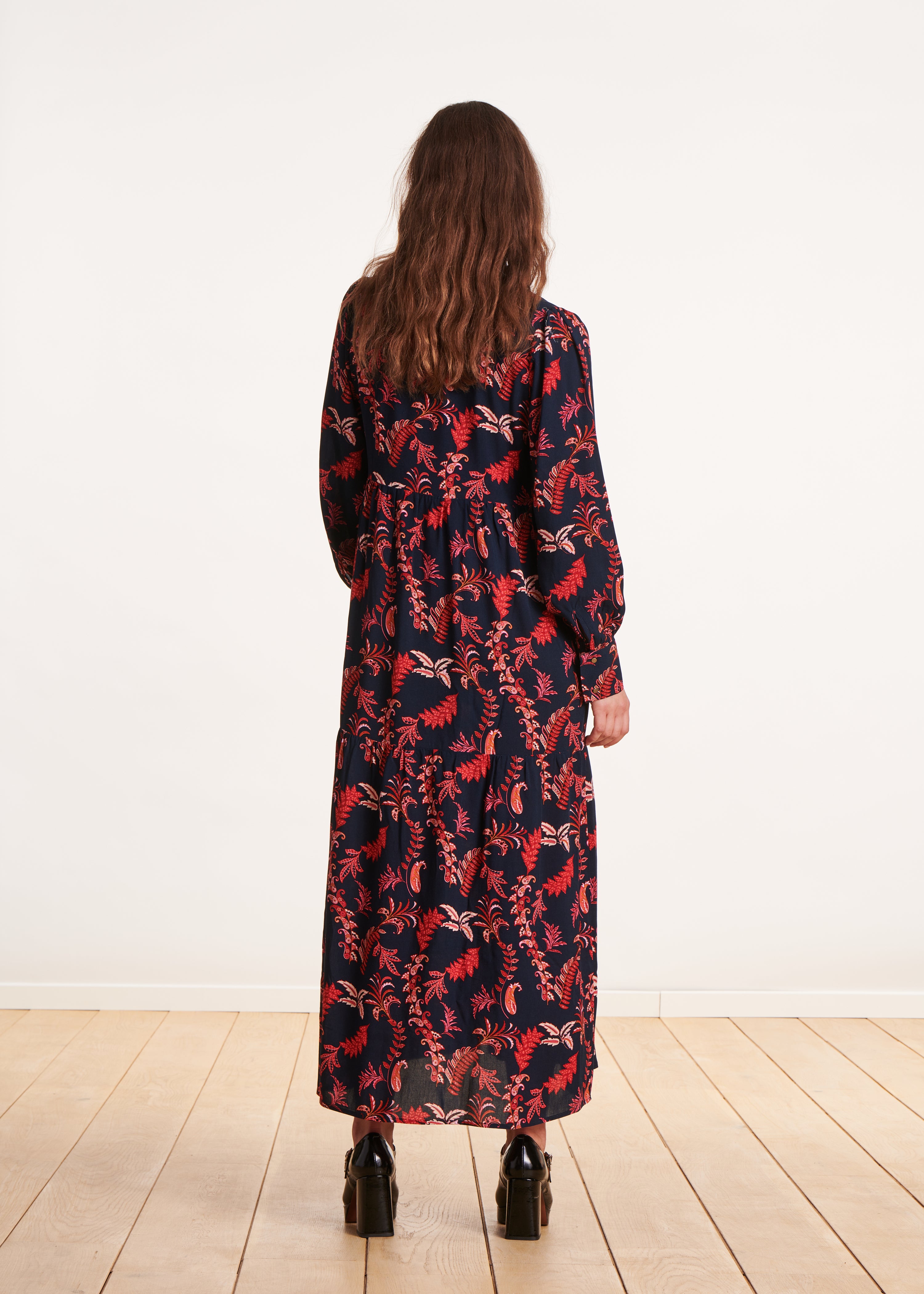 Robe longue à imprimé bleu et rouge