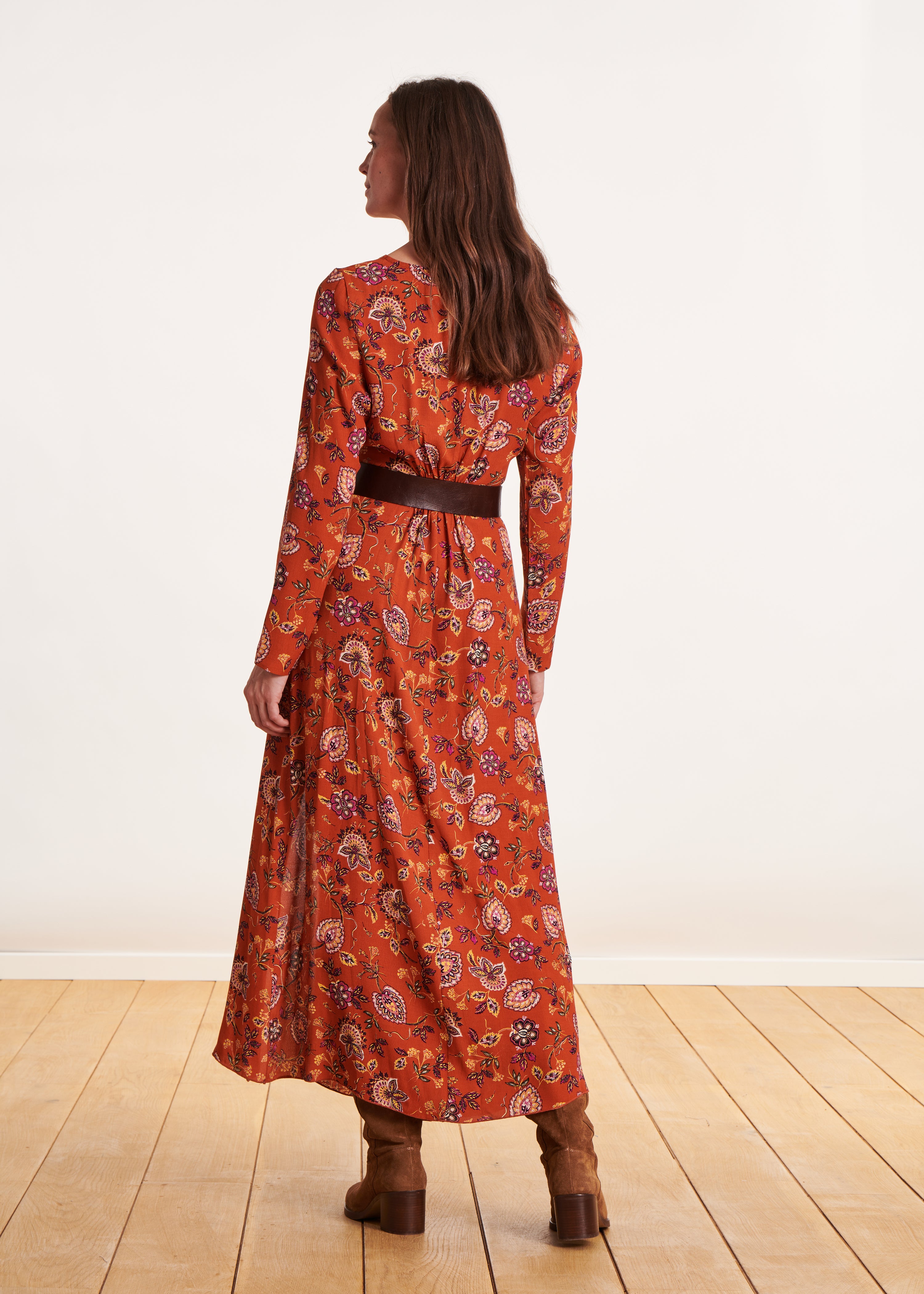 Robe longue cintrée orange à imprimé floral