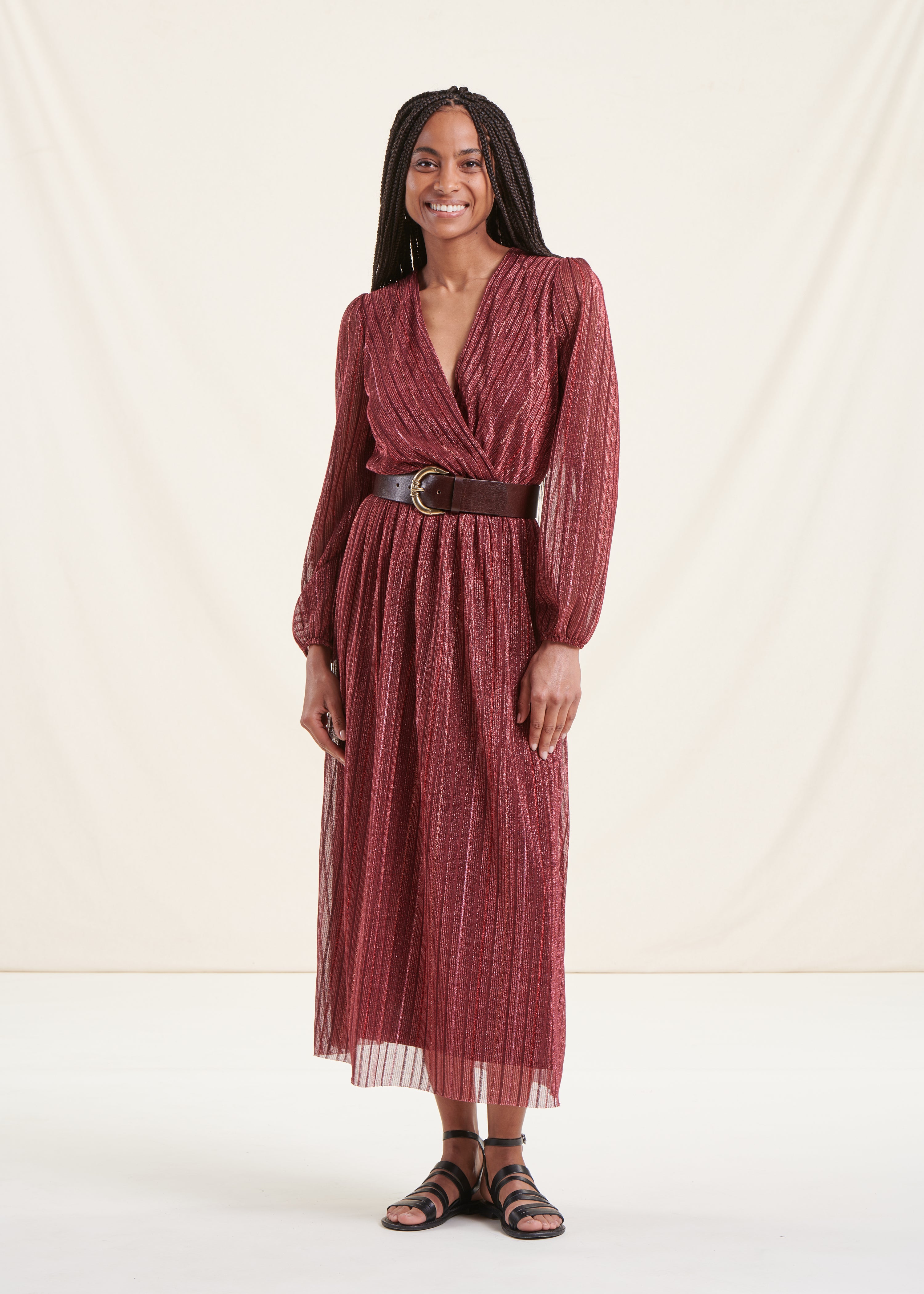 Robe longue cintrée cache-cœur voile bordeaux irisé