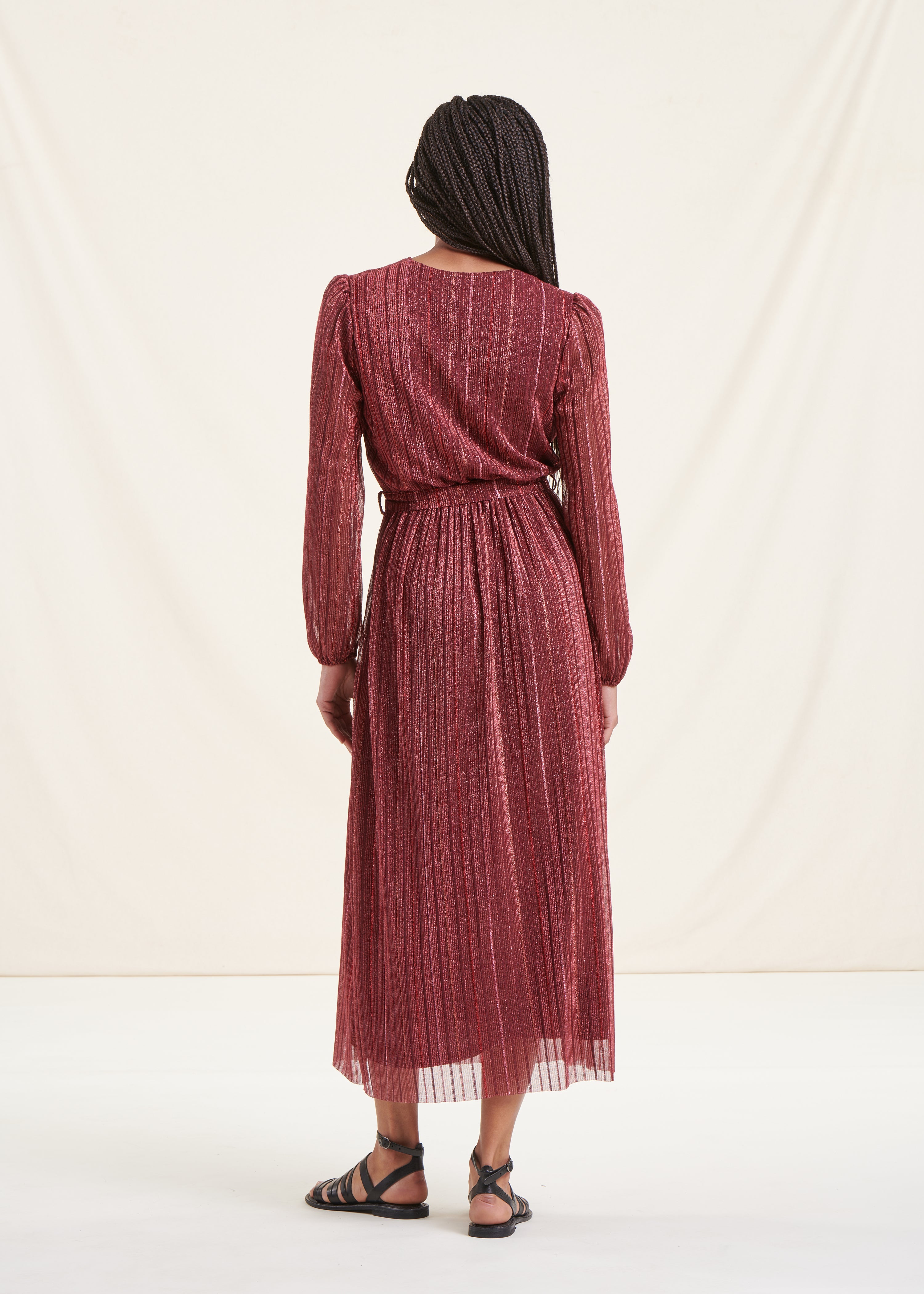 Long fitted dress with iridescent burgundy veil wrap