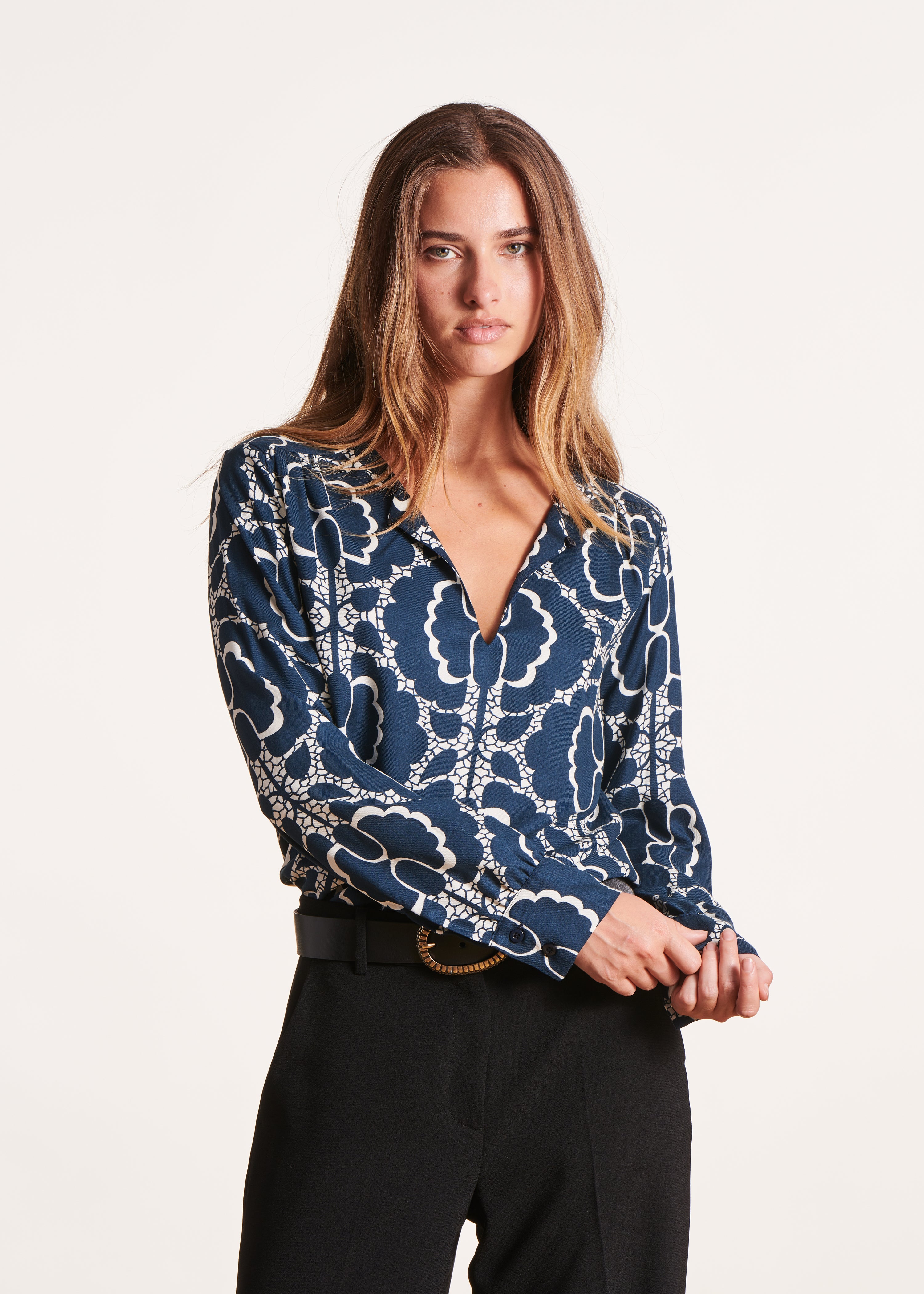 Long-sleeved blue and white print top