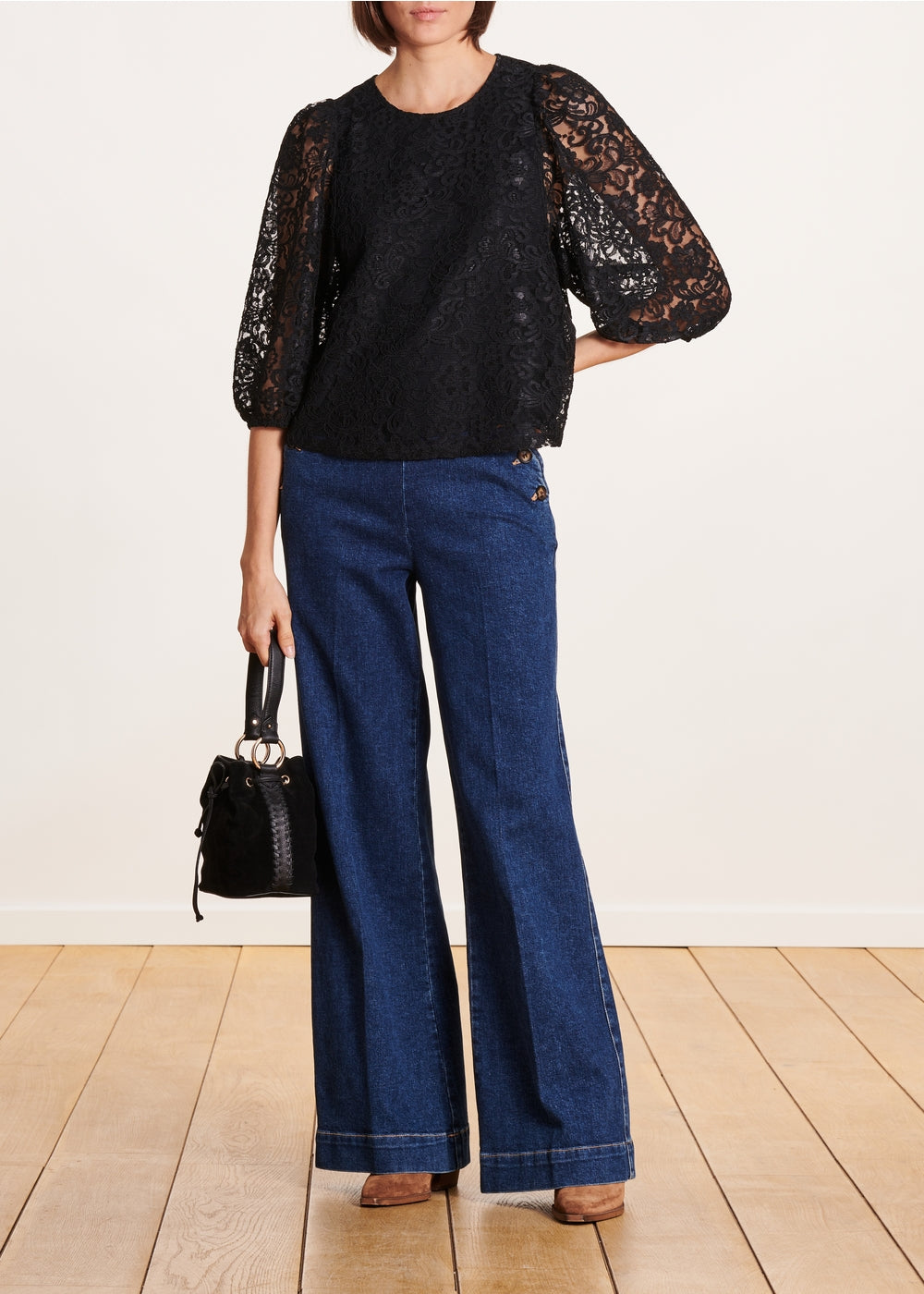 Schwarze, weite Bluse aus Spitze