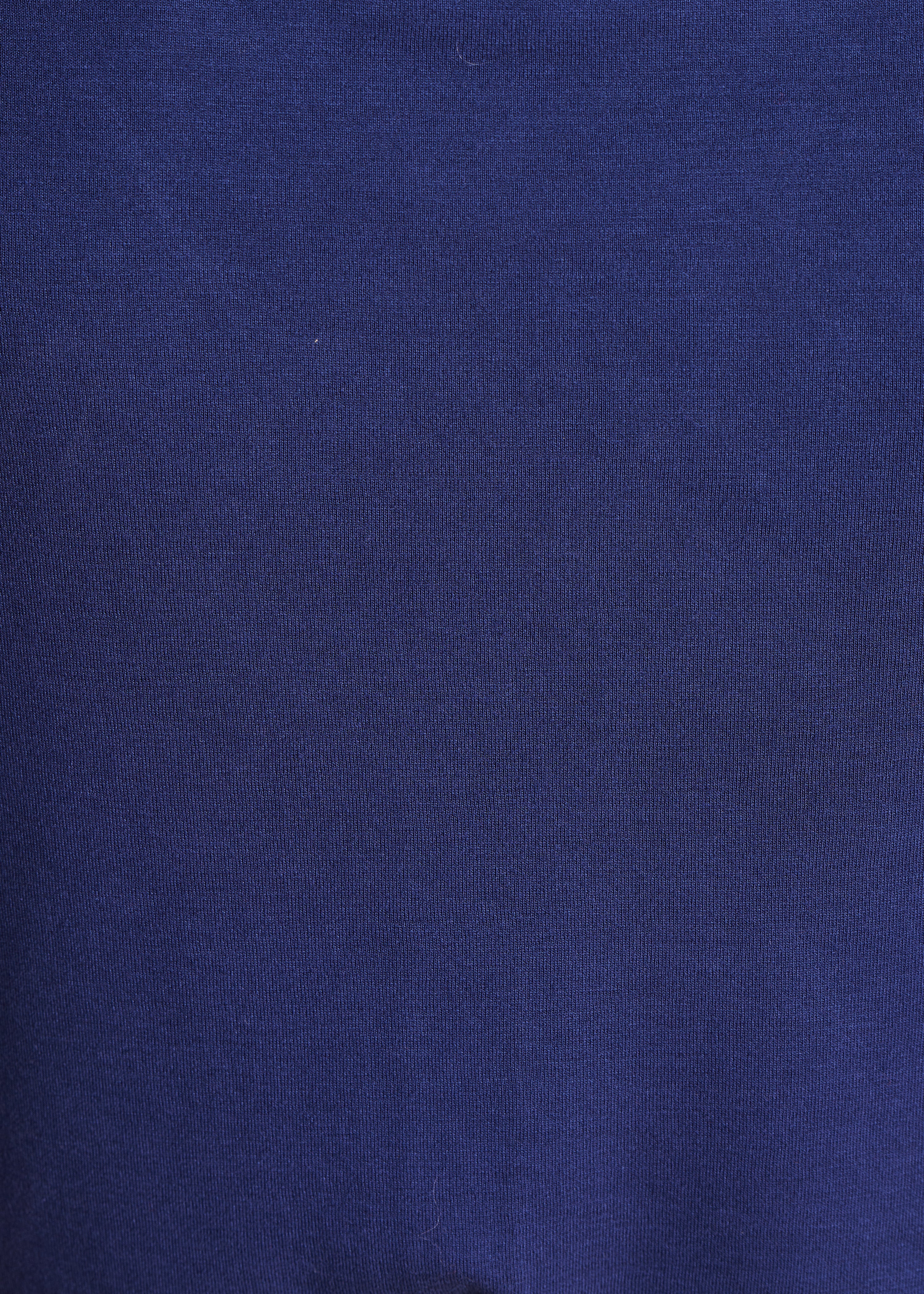 Losvallend blauw T-shirt met lange mouwen en V-hals