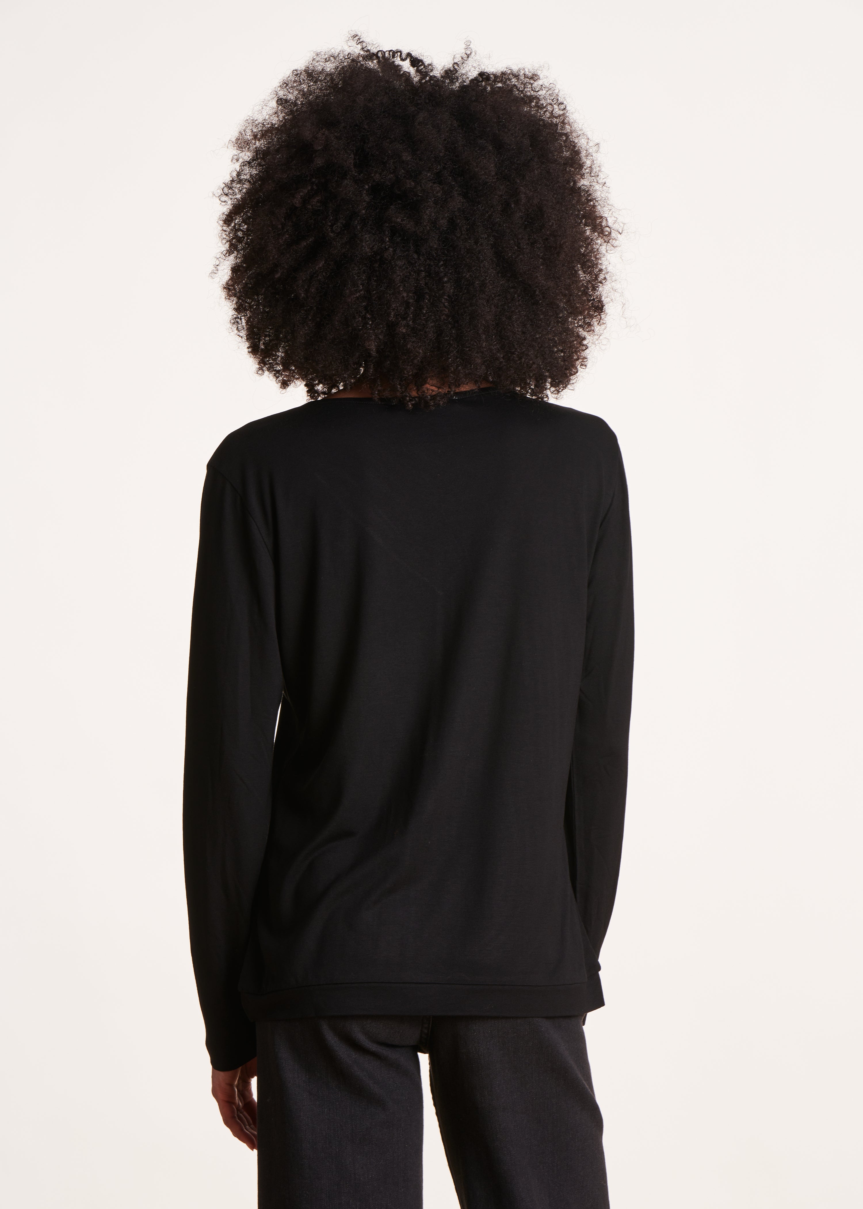 black long-sleeved V-neck t-shirt