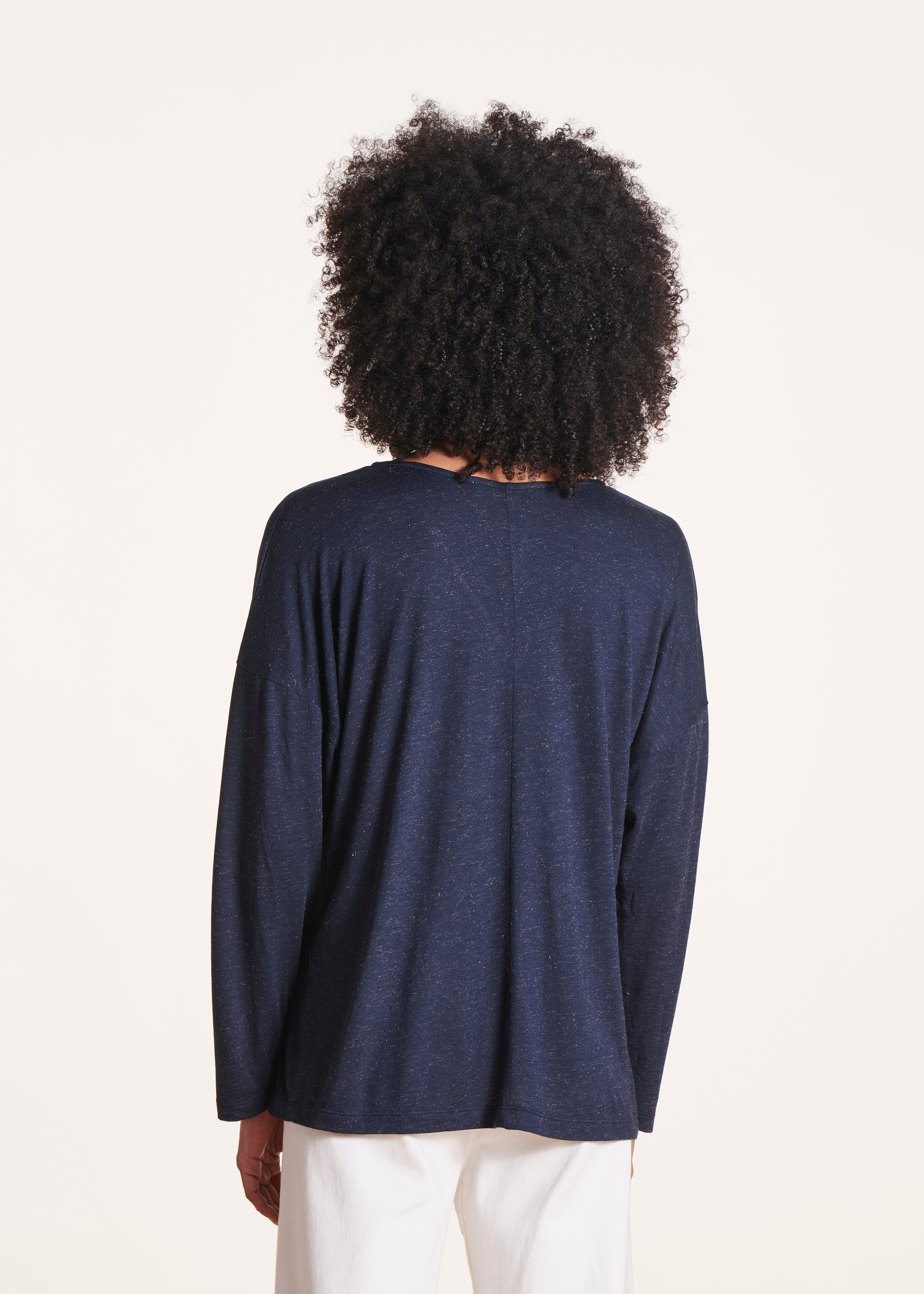 Dark blue long-sleeved V-neck T-shirt