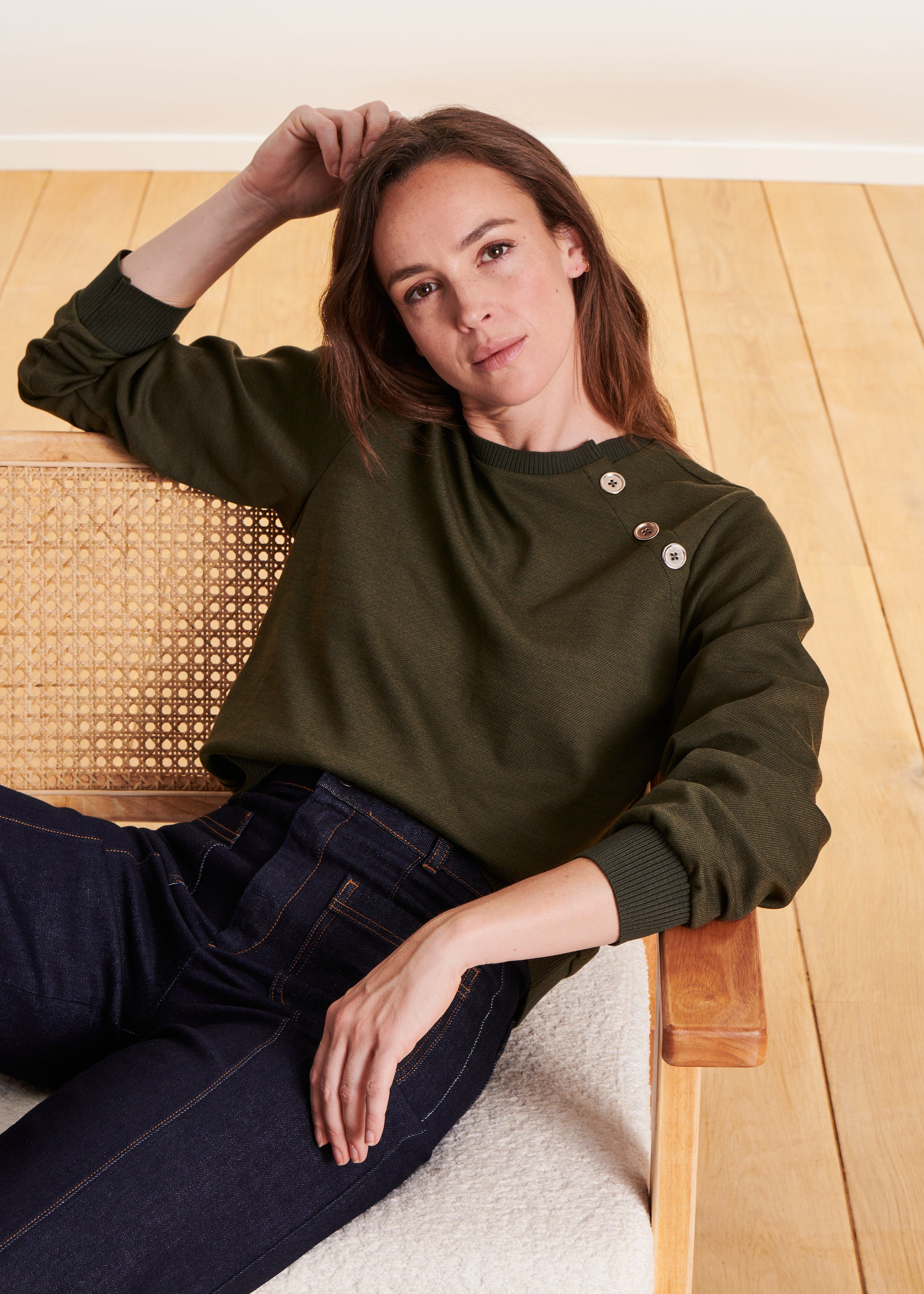 Khaki long-sleeved sweatshirt