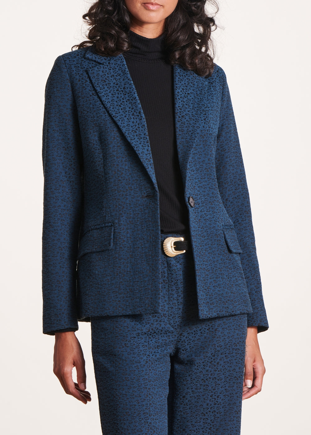 schwarz und blaue Schneiderjacke aus Jacquard
