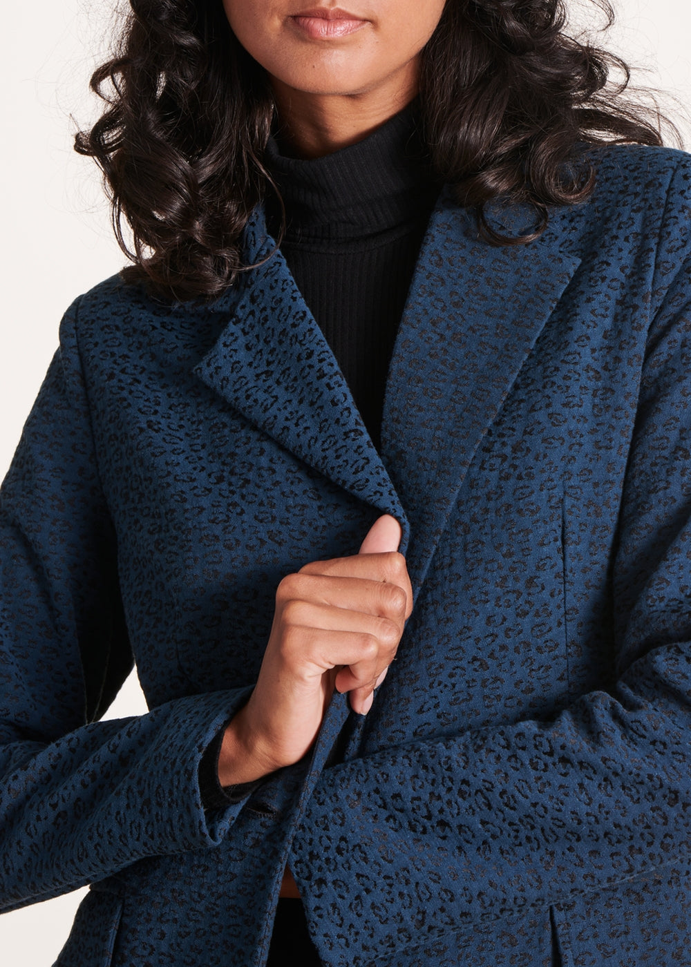schwarz und blaue Schneiderjacke aus Jacquard