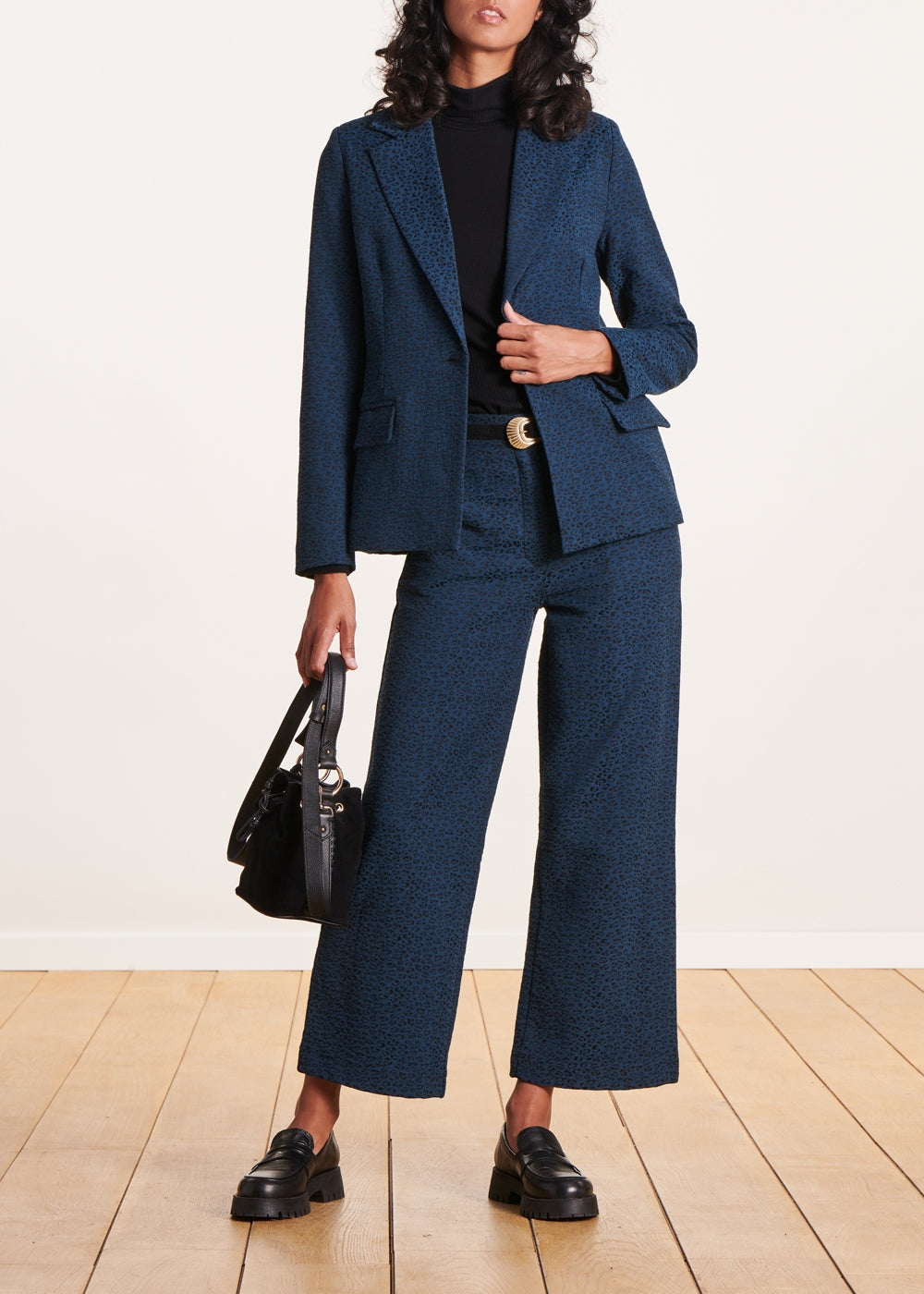 schwarz und blaue Schneiderjacke aus Jacquard