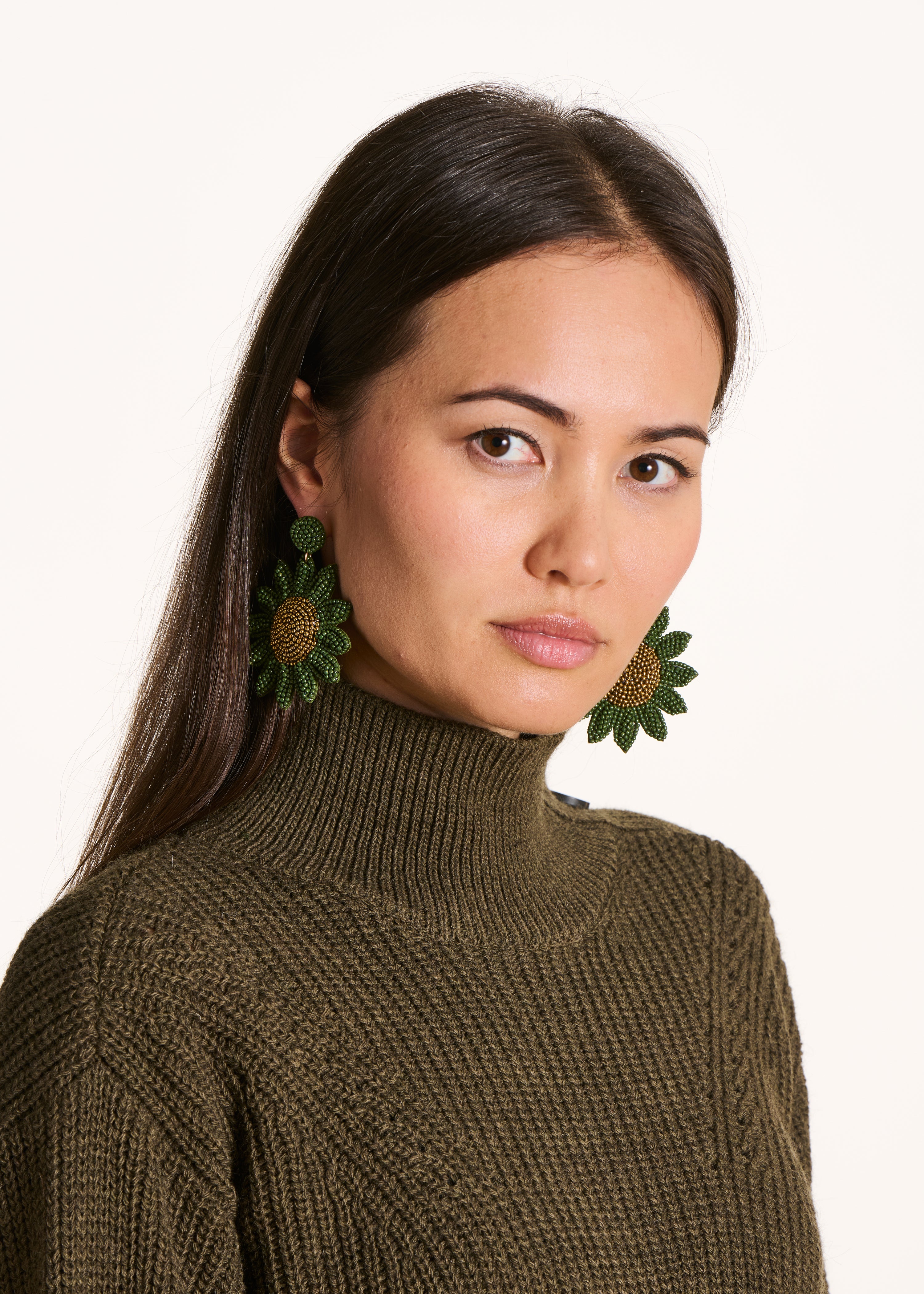 Khaki pearl earrings