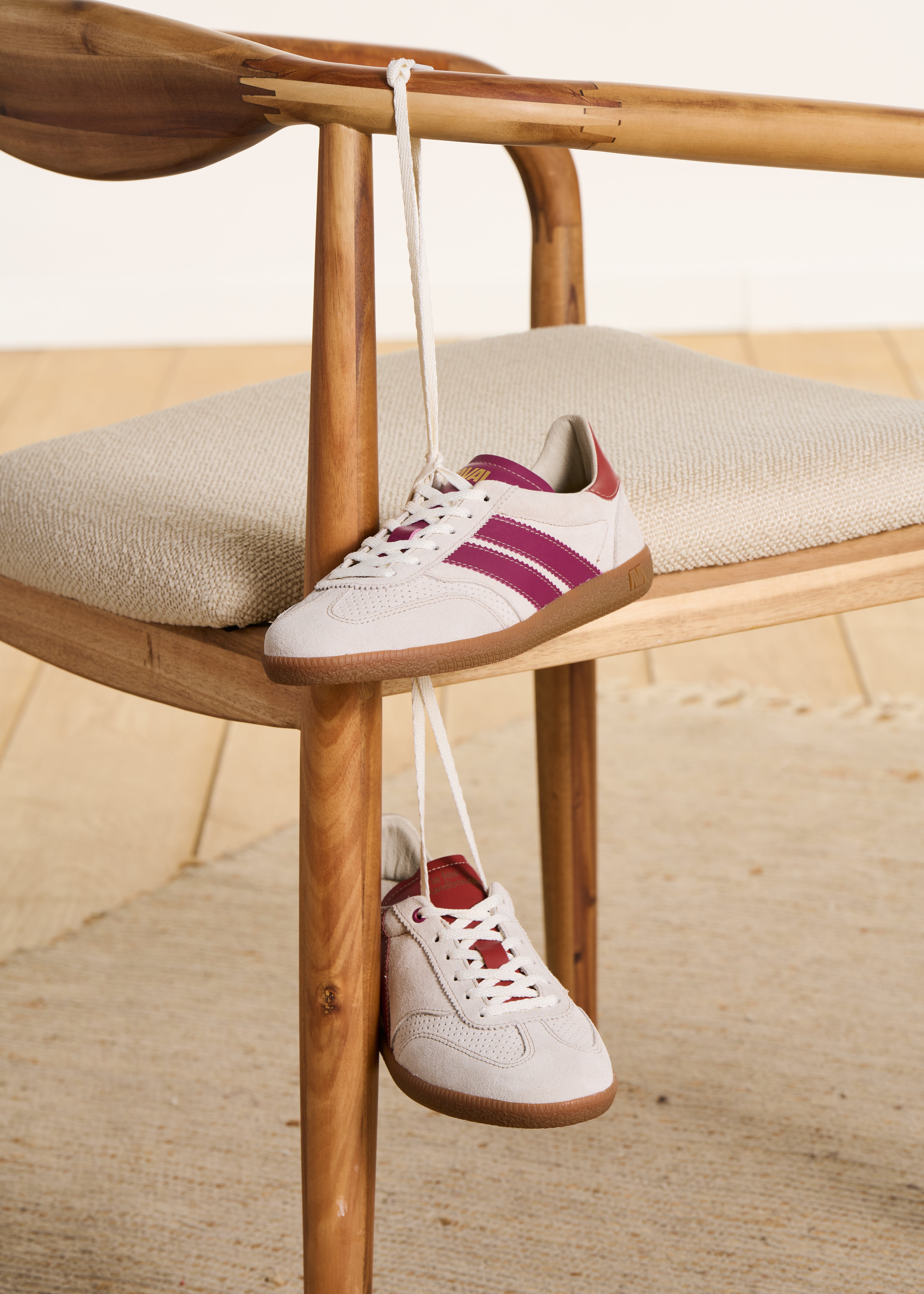 Zapatillas asimétricas moradas