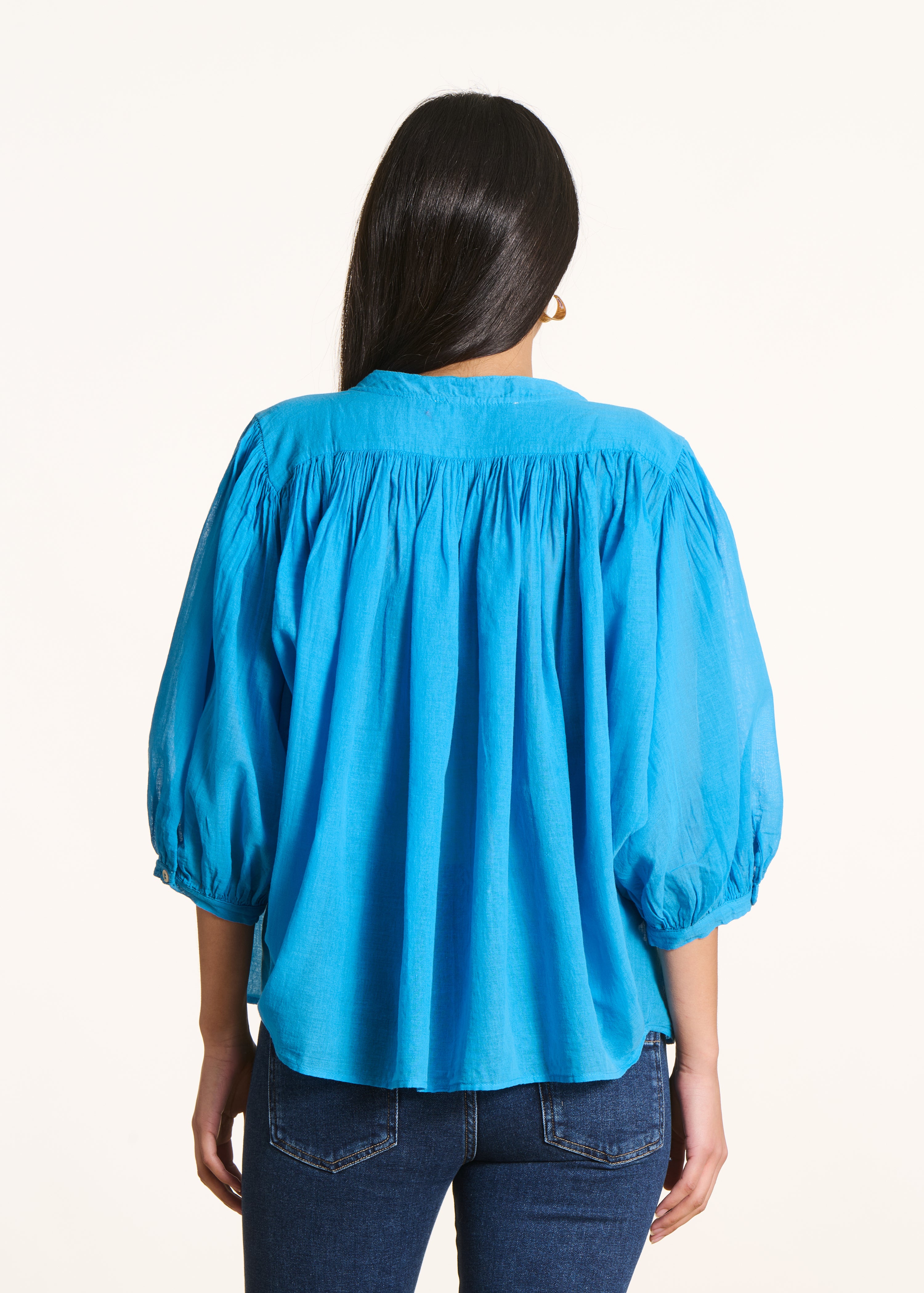 Chemise bleue en voile de coton fluide