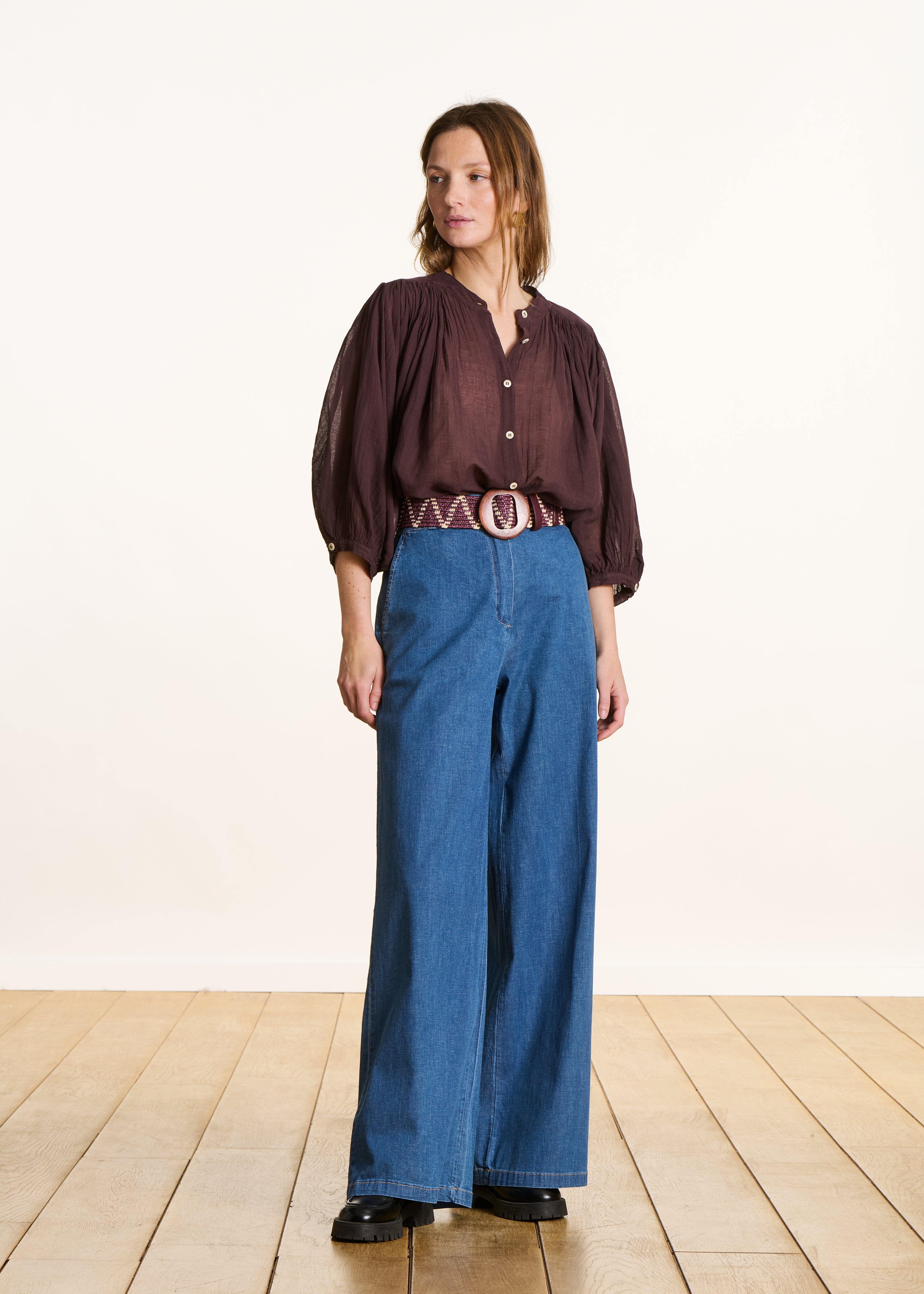 Chemise marron en voile de coton fluide