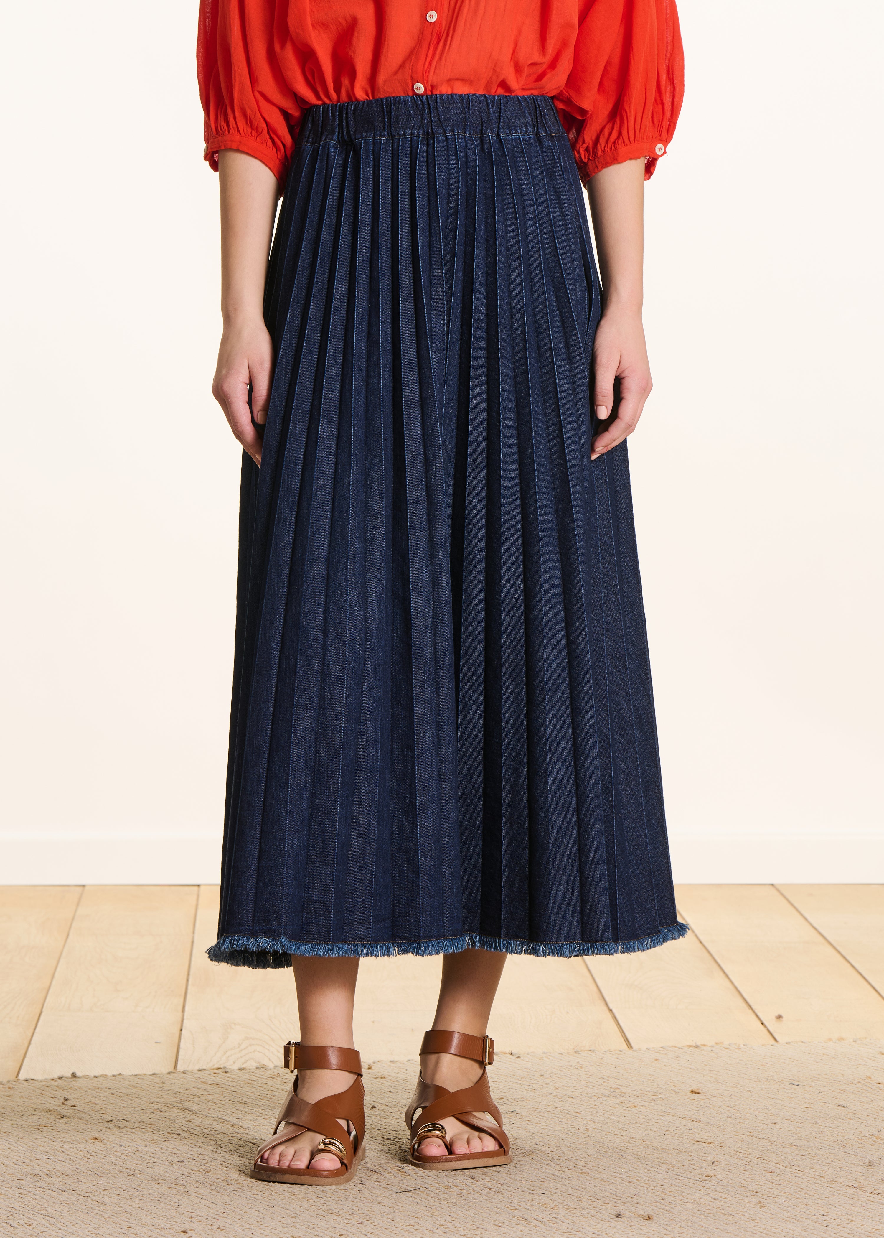 Jupe longue plissée en jean brut