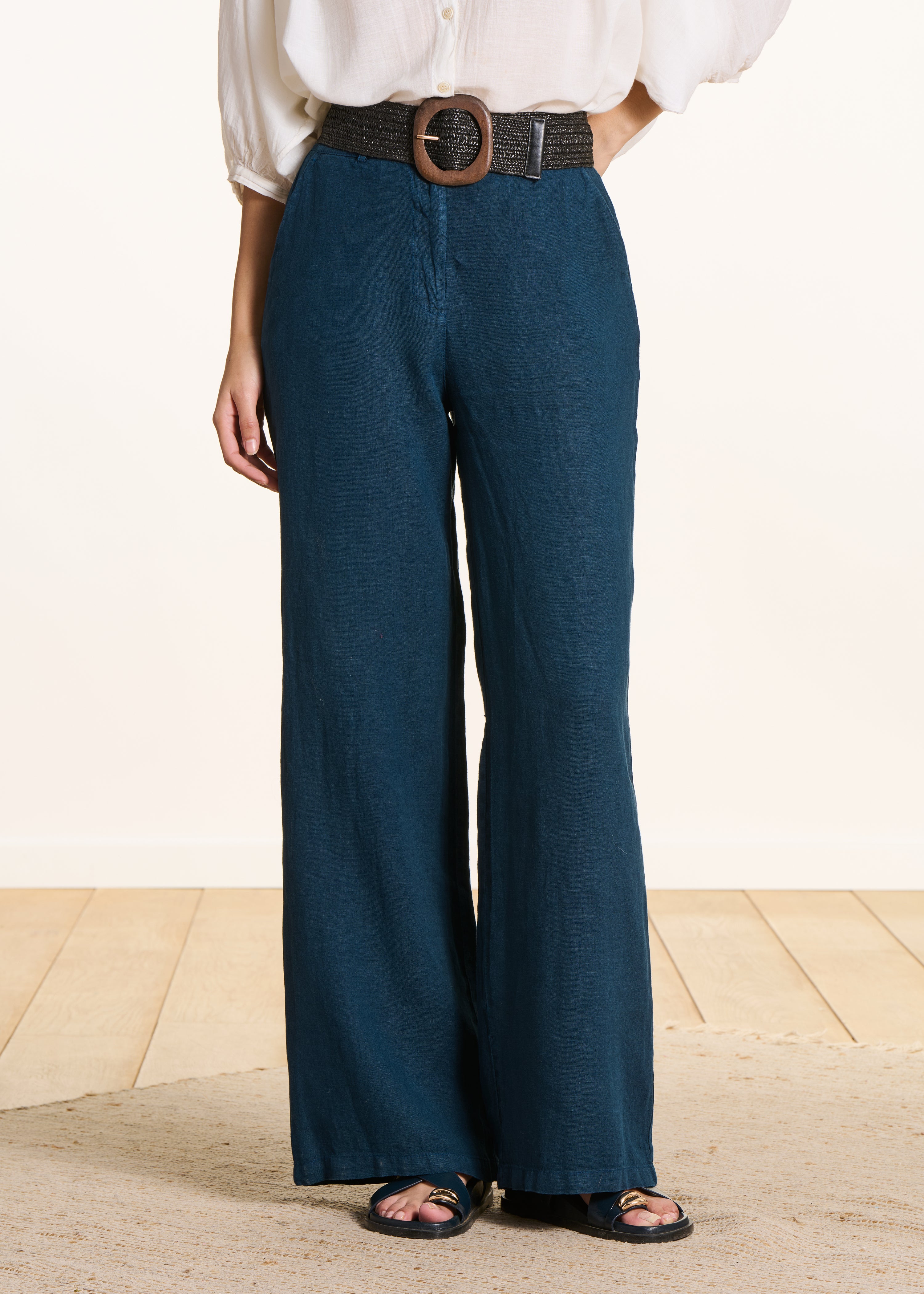 Pantaloni dritti e ampi blu petrolio in lino a vita alta