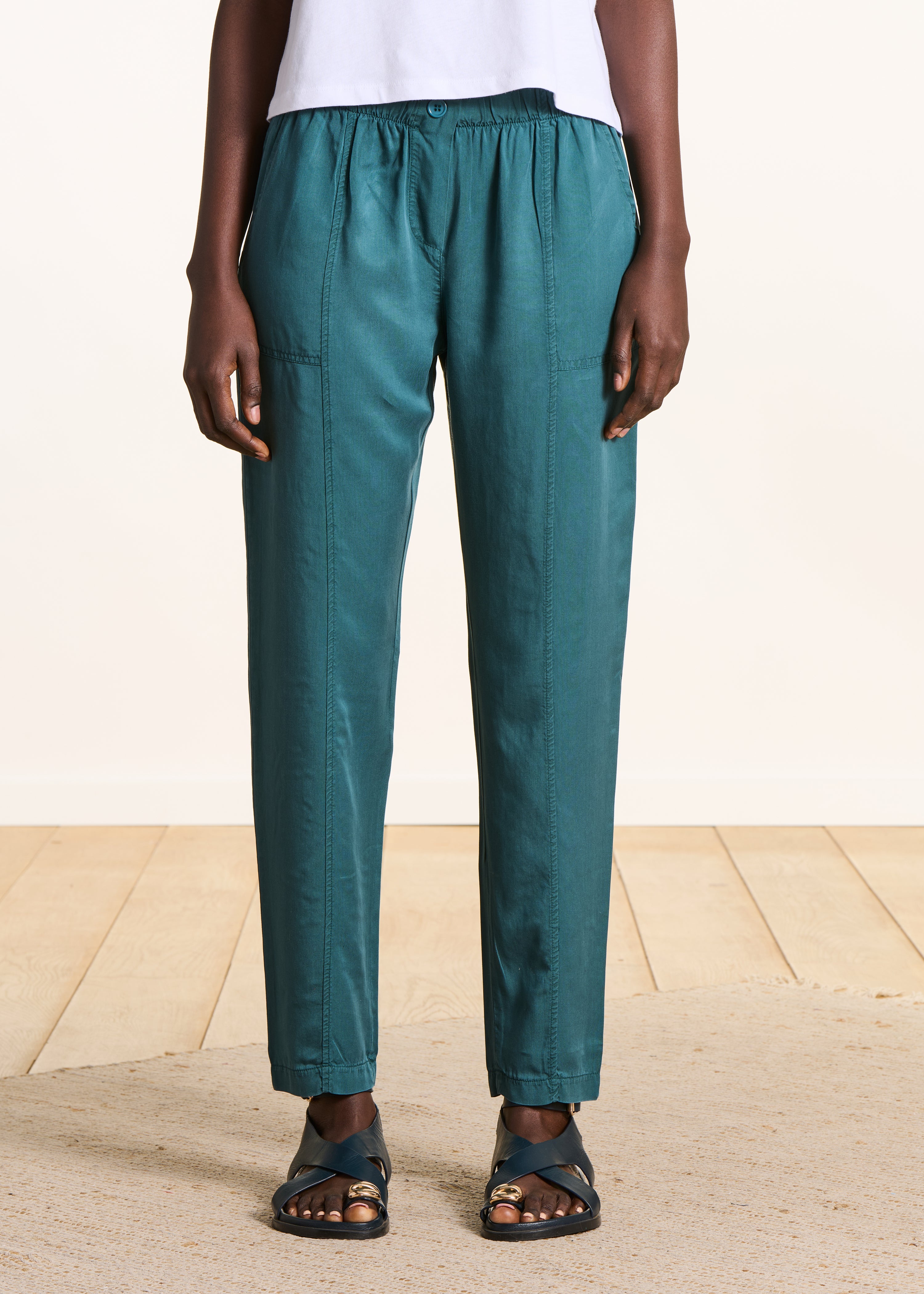 Pantalone fluido blu petrolio in lyocell con vita elasticizzata