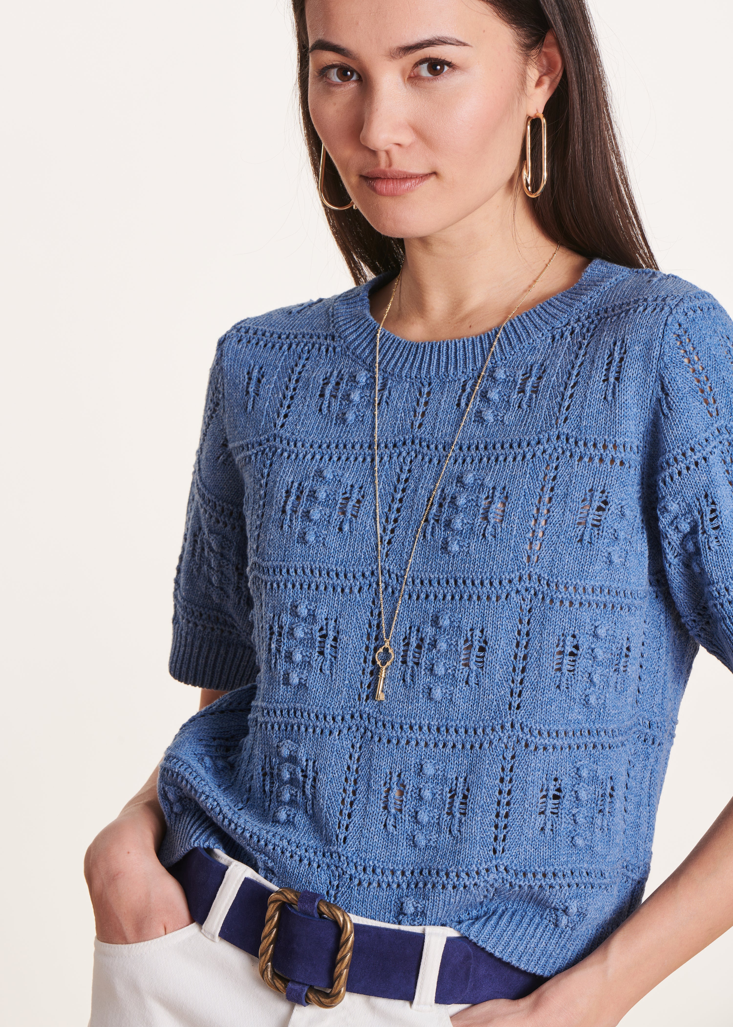 Suéter azul de manga corta de punto crochet La Fée Maraboutée